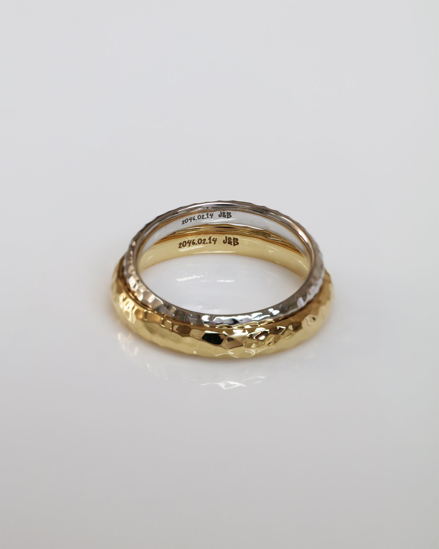18K White and Yellow Gold Hammered Classic Wedding Bands 結婚對戒/情侶對戒 18K黃金/白金匠人手作金工鎚紋戒指