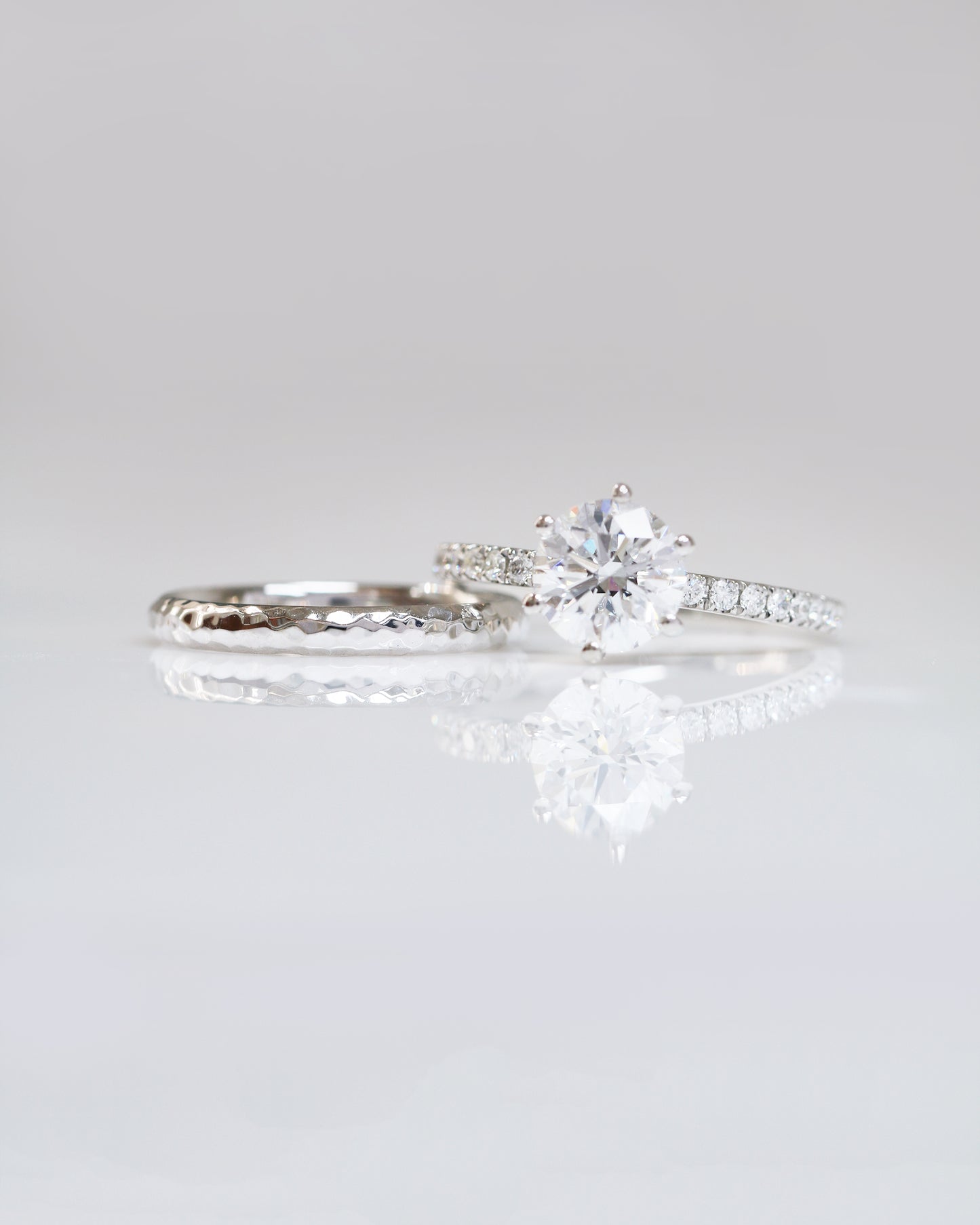 18K White Gold Hammered Classic Wedding Bands 結婚對戒/情侶對戒 18K白金匠人手作金工鎚紋戒指