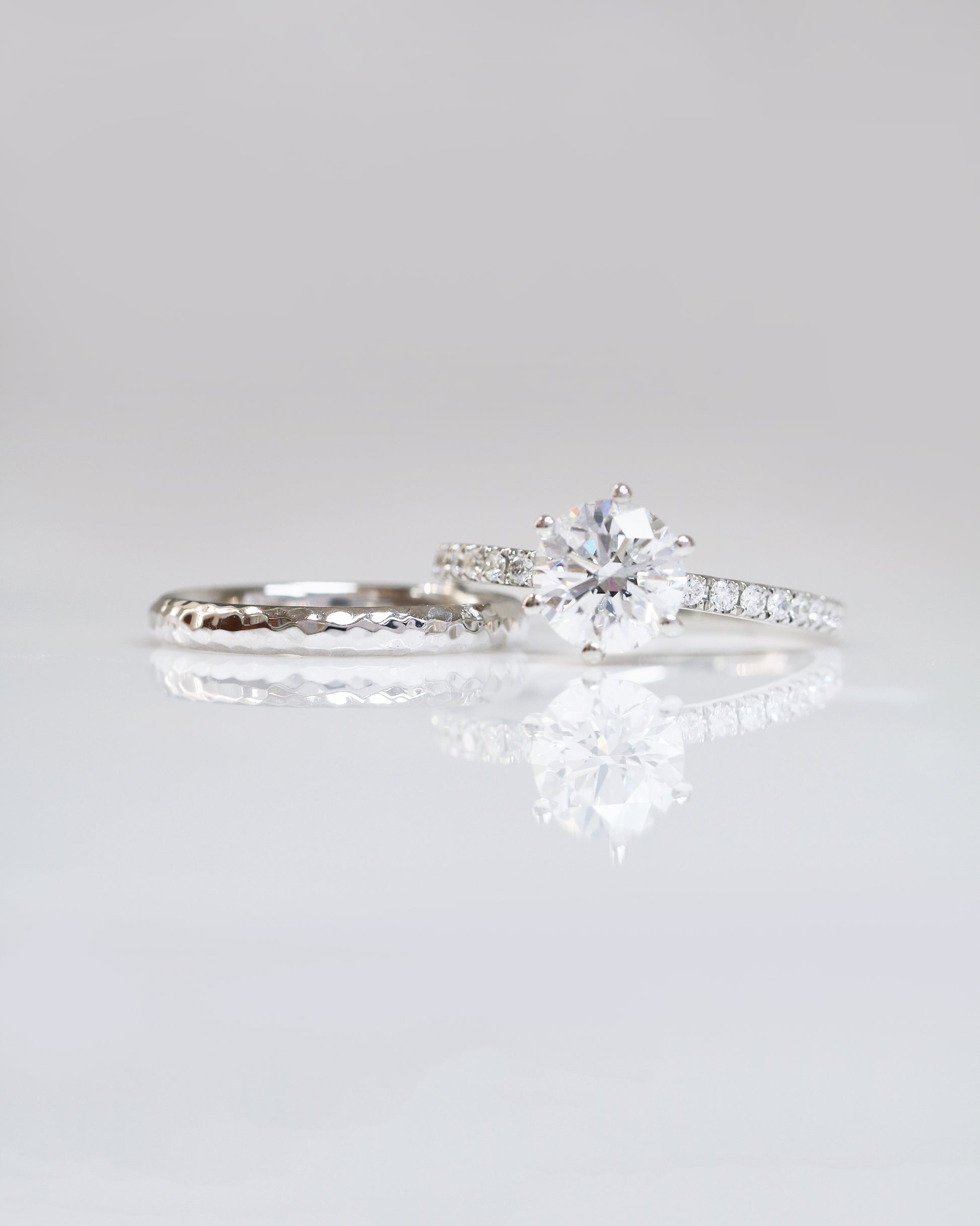 18K White Gold Hammered Classic Wedding Bands 結婚對戒/情侶對戒 18K白金匠人手作金工鎚紋戒指