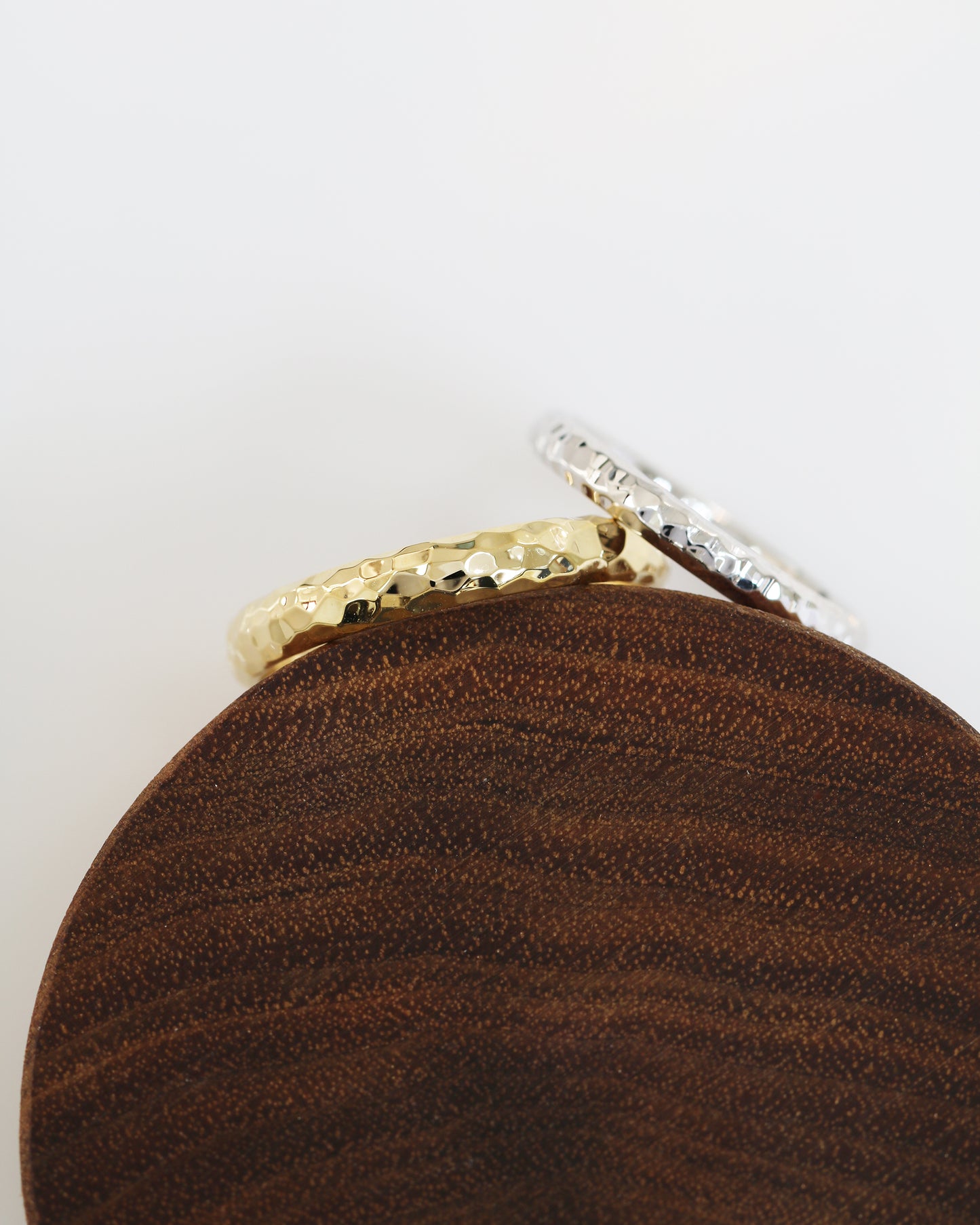 18K White and Yellow Gold Hammered Classic Wedding Bands 結婚對戒/情侶對戒 18K黃金/白金匠人手作金工鎚紋戒指