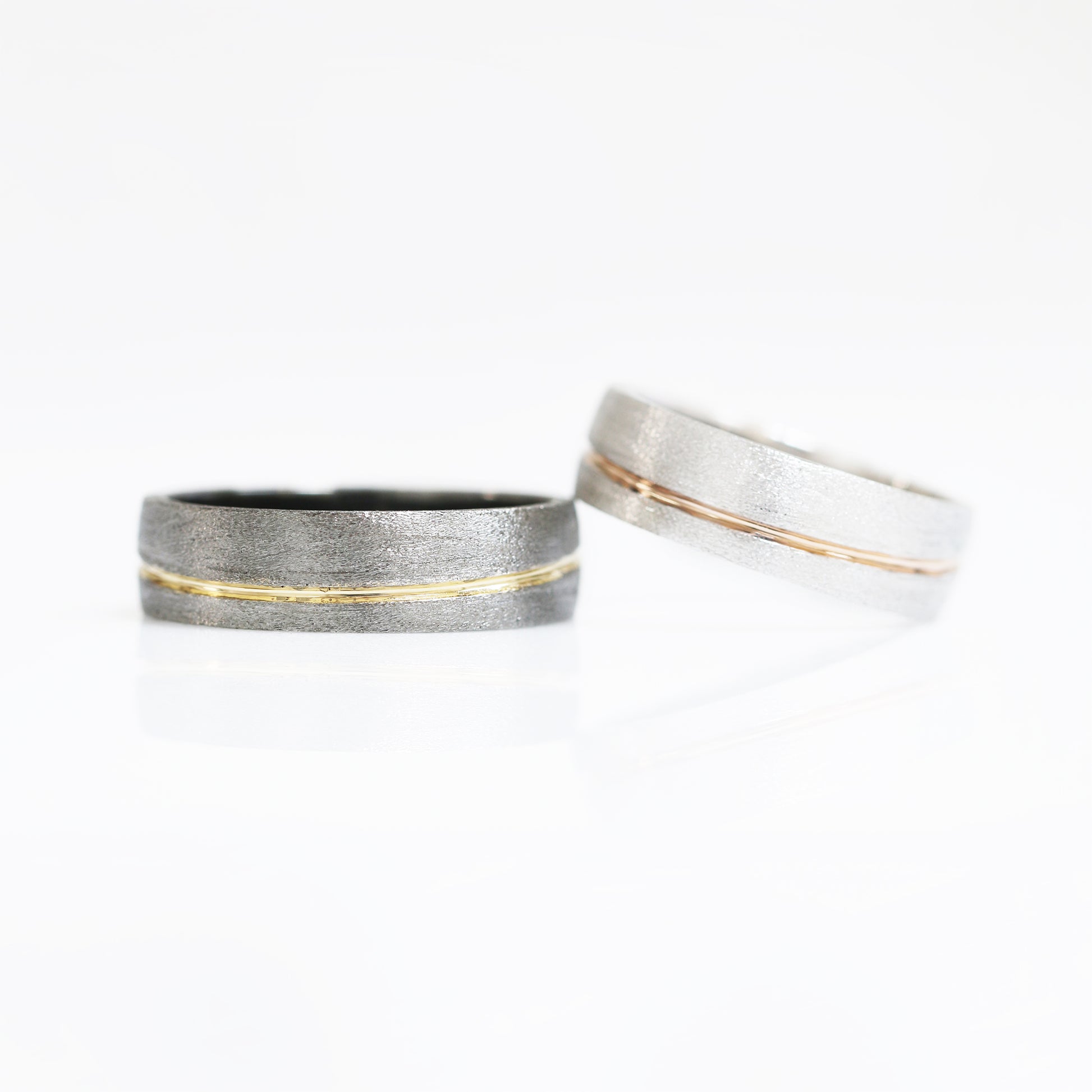Black Gold with Yellow Gold White gold with Rose Gold Wedding Bands
結婚對戒/情侶對戒
18K黑金配金線設計戒指