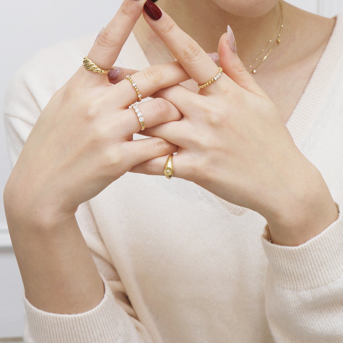 18k 黃金牛角包戒指 18k Yellow Gold Colette Croissant Ring 18k黃金珠邊鑽石戒指 18k Yellow Gold Beaded Diamond Ring 18K黃金星芒印戒 18k Yellow Gold Lumiere Signet Ring