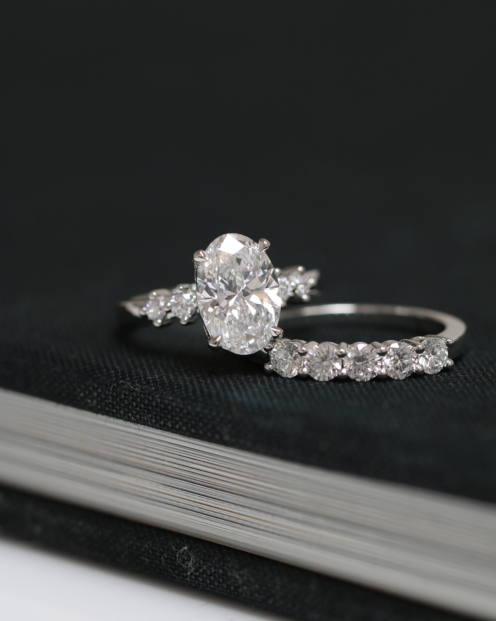 18k White Gold 4-Prong Oval Brilliant Diamond Engagement Ring 18k白金四爪蛋形橢圓形求婚鑽石戒指