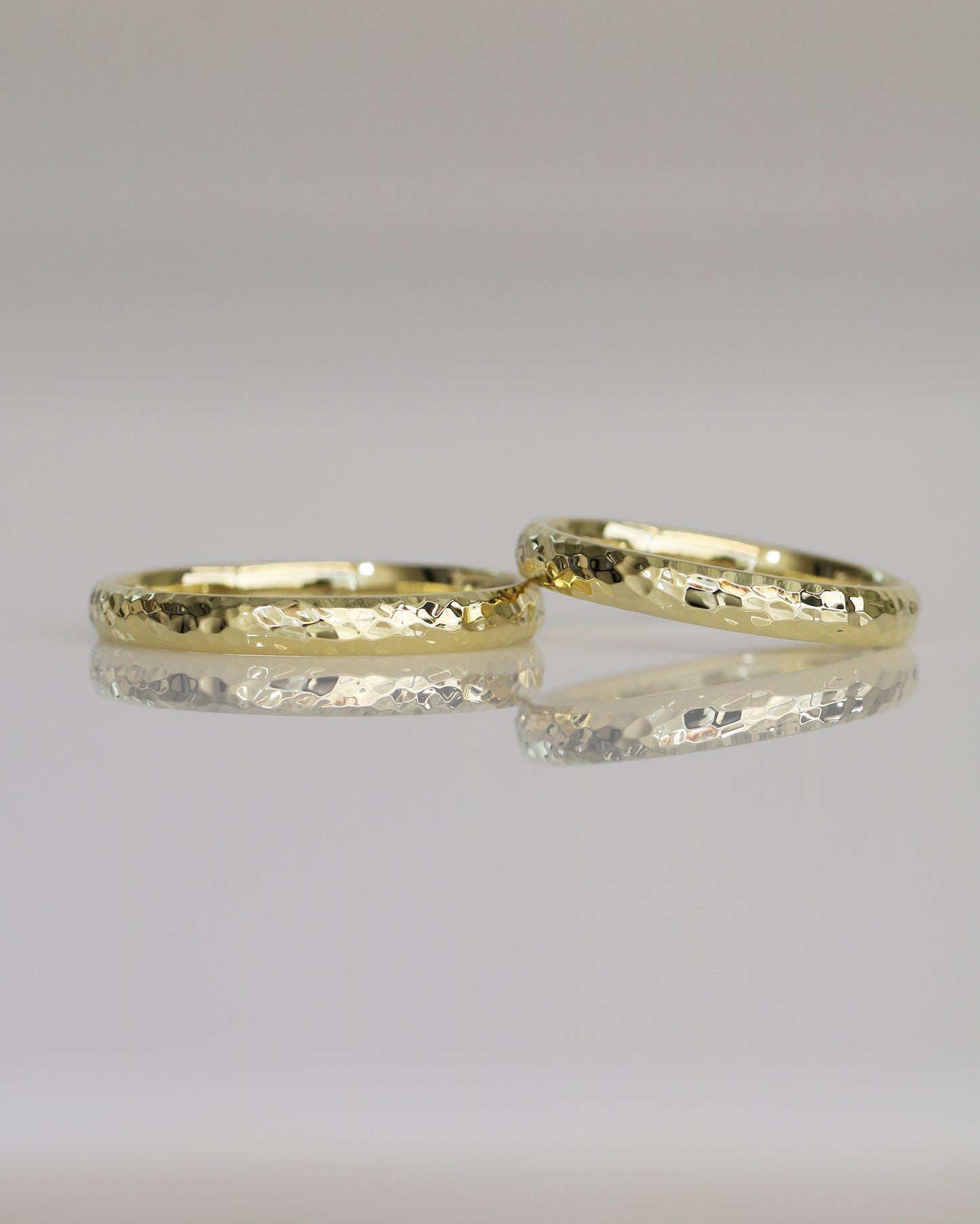 18K White and Yellow Gold Hammered Classic Wedding Bands 結婚對戒/情侶對戒 18K黃金/白金匠人手作金工鎚紋戒指
