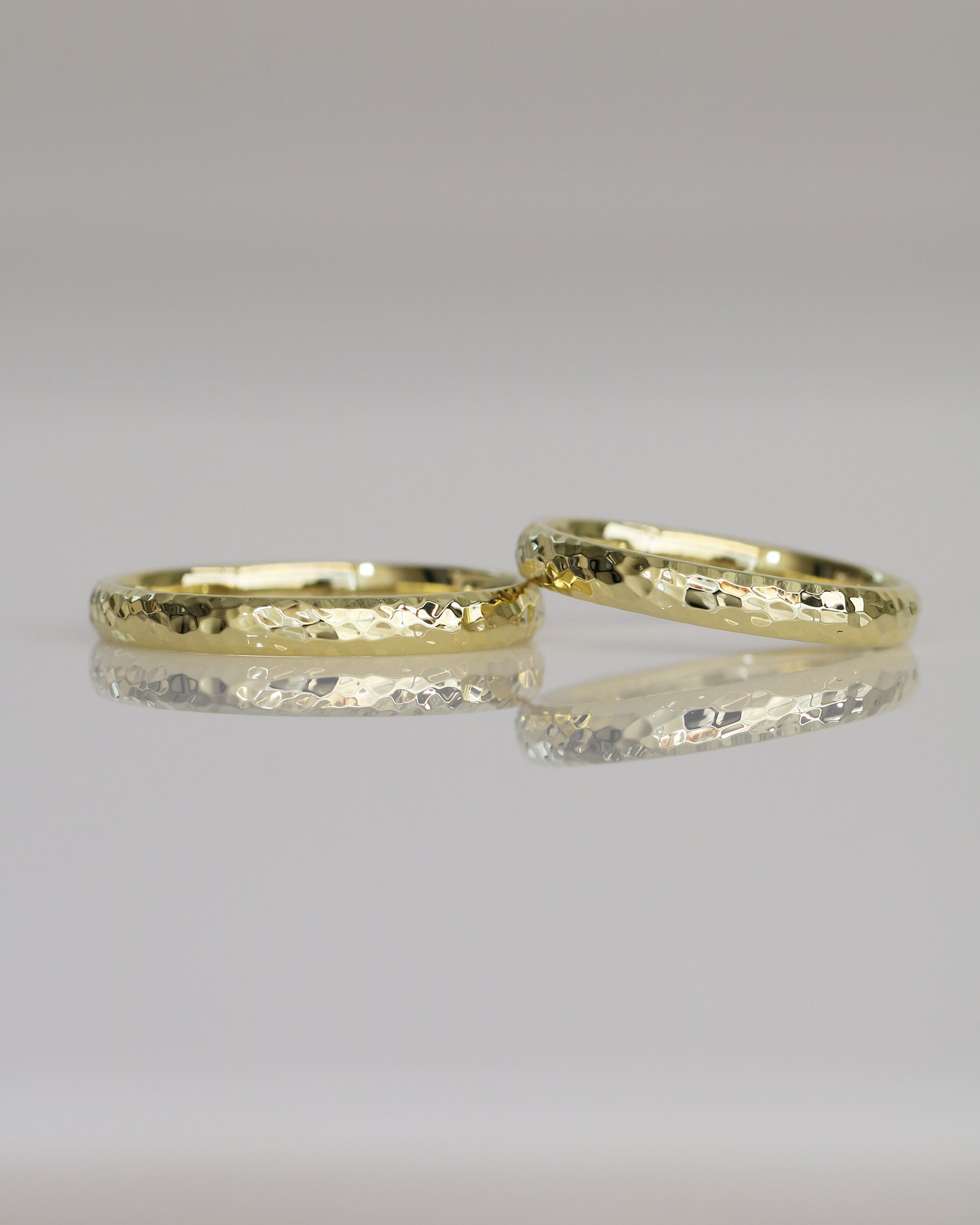 18K White and Yellow Gold Hammered Classic Wedding Bands 結婚對戒/情侶對戒 18K黃金/白金匠人手作金工鎚紋戒指