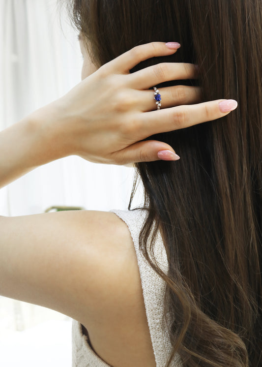 18k白金心形藍寶石鑽石戒指 18k White Gold Scattered Diamond Heart-shaped Sapphire Ring