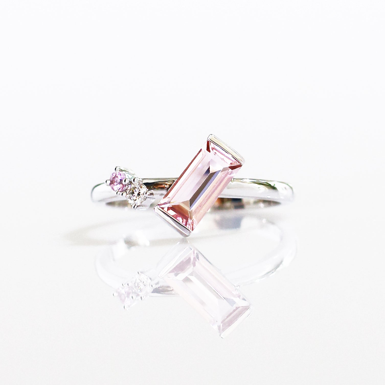 18k White Gold Emerald Cut Pink Tourmaline Pink Sapphire Diamond Ring 18k白金祖母綠切割粉紅碧壐粉紅藍寶石鑽石戒指