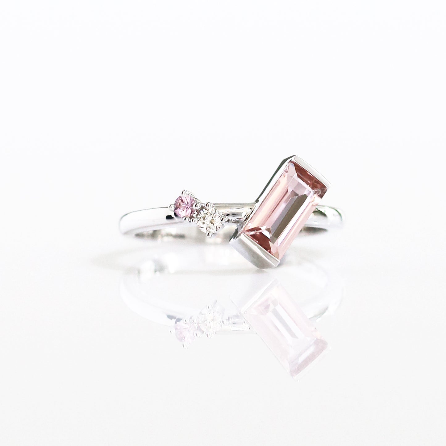 18k White Gold Emerald Cut Pink Tourmaline Pink Sapphire Diamond Ring 18k白金祖母綠切割粉紅碧壐粉紅藍寶石鑽石戒指