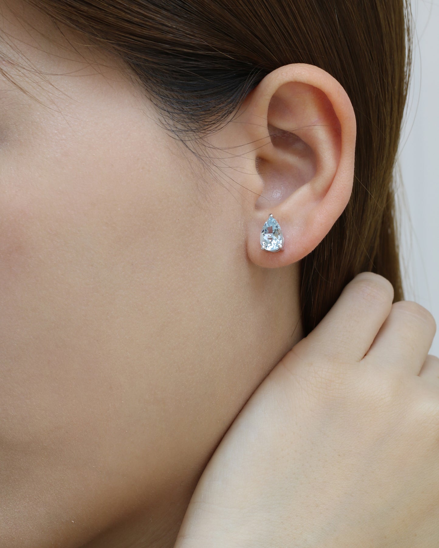 18k White Gold Pear-shaped Aquamarine Stud Earrings, Pair