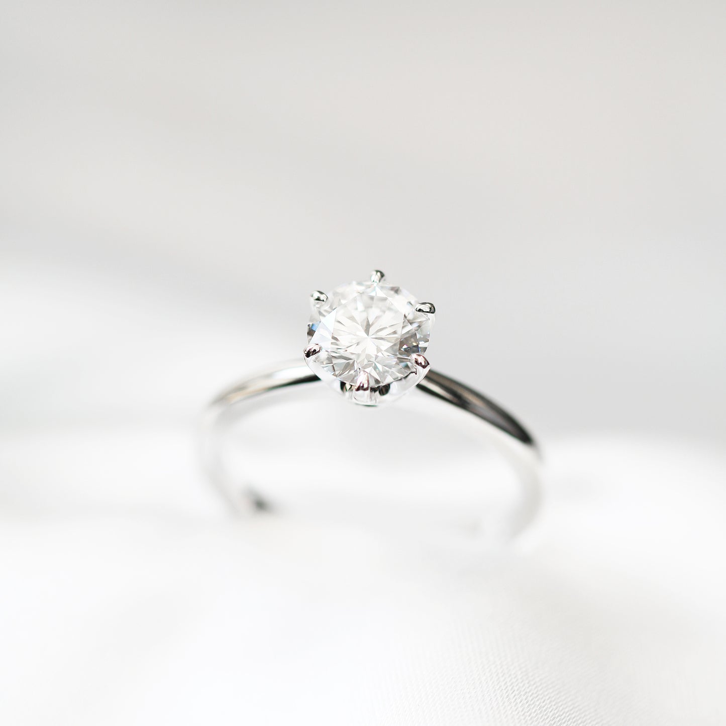 Amaryllis Solitaire 18k White Gold 6-Prong Round Brilliant Diamond Engagement Ring Setting 18k白金六爪經典清鑲求婚鑽石戒指款式