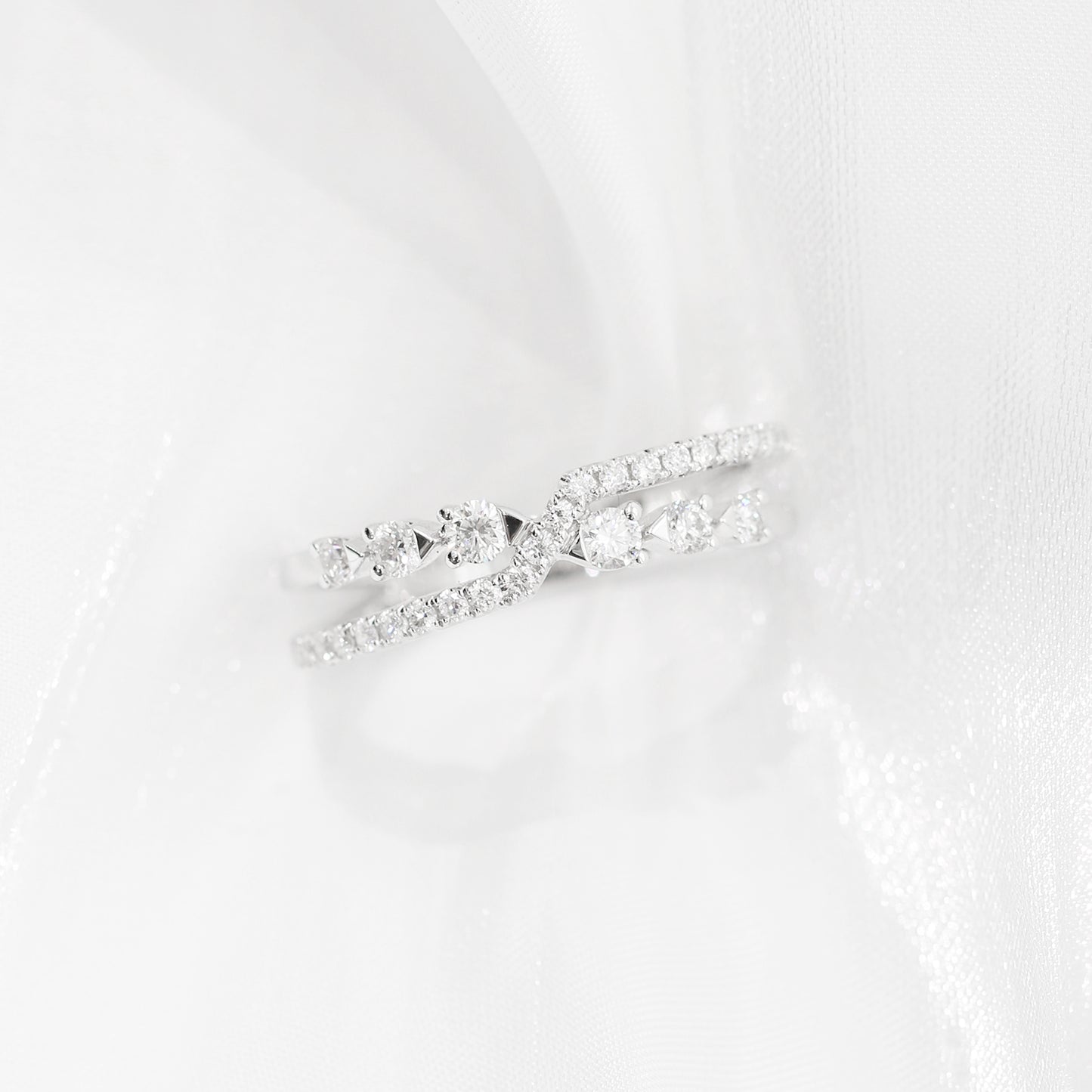 18k白金鑽石排戒 18k White Gold Crossover Diamond Ring