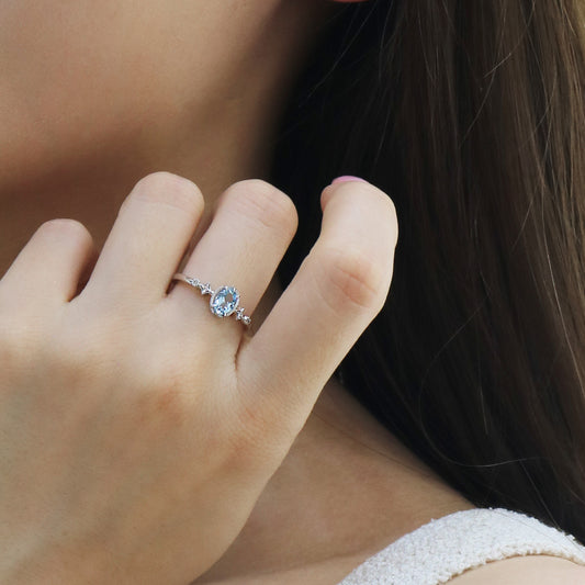 Judith Aquamarine-Rings,Patrea Jewelry,birthstone jewelry Hong Kong, Aquamarine jewelry hk, Bespoke gemstone jewelry HK, Luxury aquamarine 18k gold, 海藍寶首飾 推薦, 天然海藍寶石, 藍寶石 珠寶 香港, Jewelry HK Online, 海藍 寶 價格