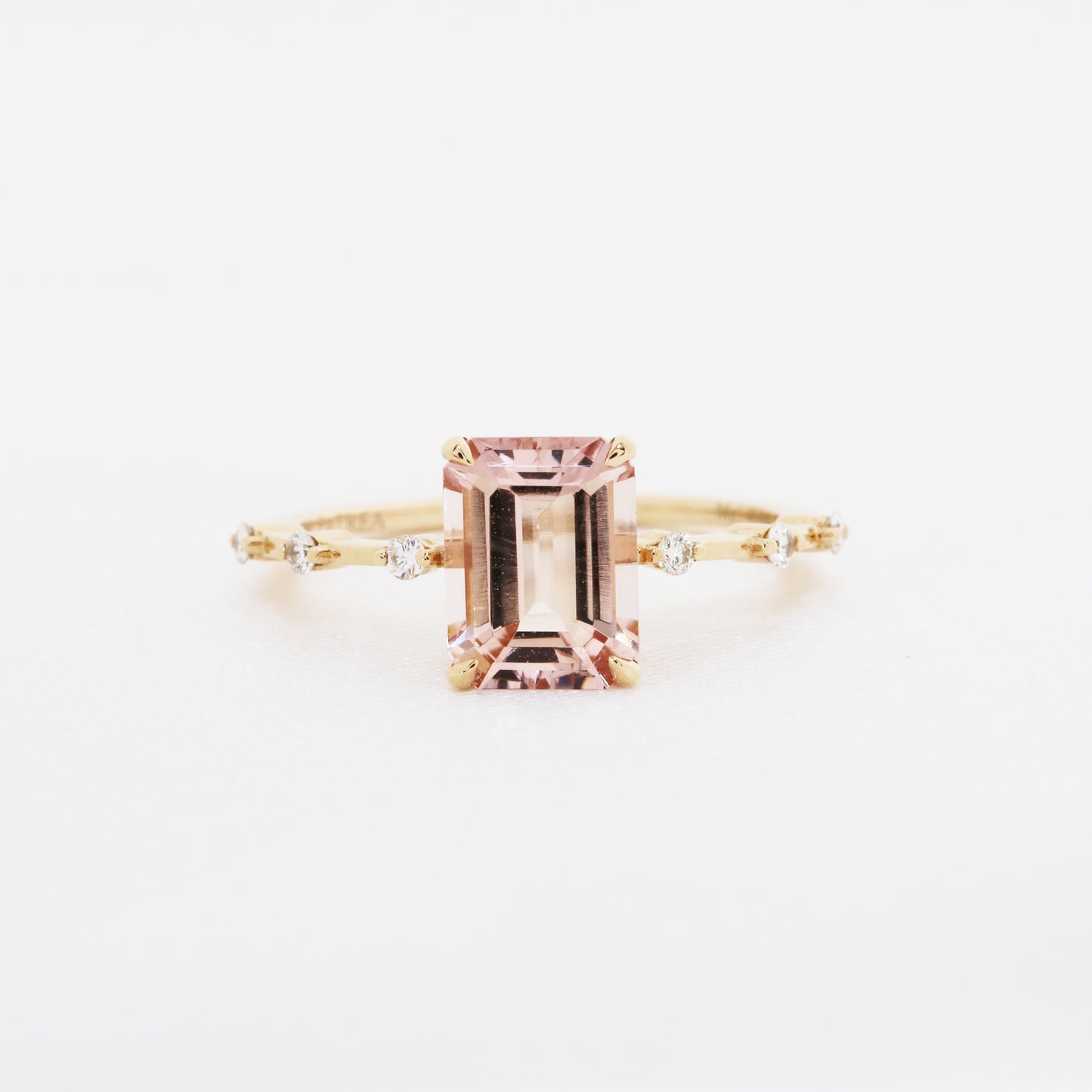 18k玫瑰粉紅摩根石鑽石戒指 18k Rose Gold Emerald-cut Morganite Diamond Ring