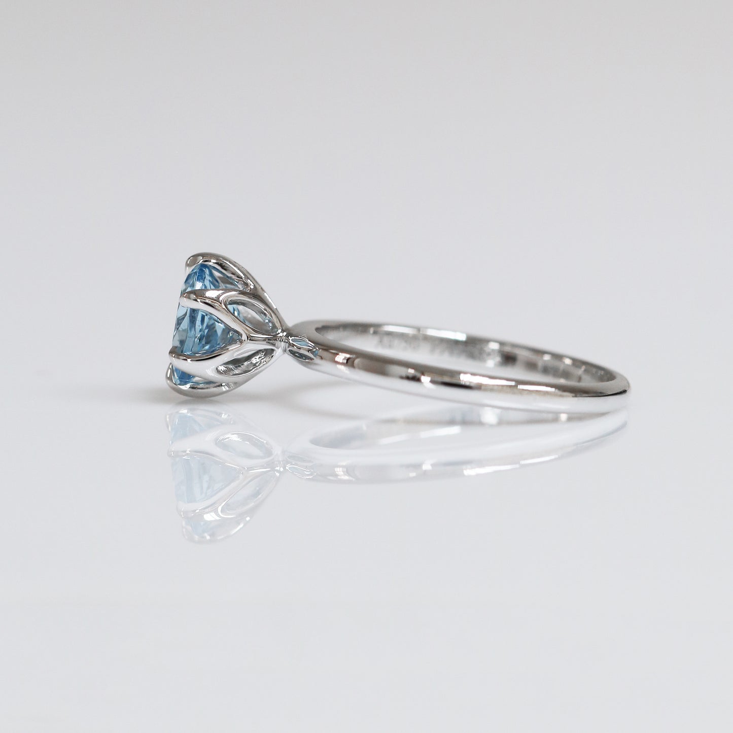 Nicola-Rings,Patrea Jewelry,birthstone jewelry Hong Kong, Aquamarine jewelry hk, Bespoke gemstone jewelry HK, Luxury aquamarine 18k gold, 海藍寶首飾 推薦, 天然海藍寶石, 藍寶石 珠寶 香港, Jewelry HK Online, 海藍 寶 價格