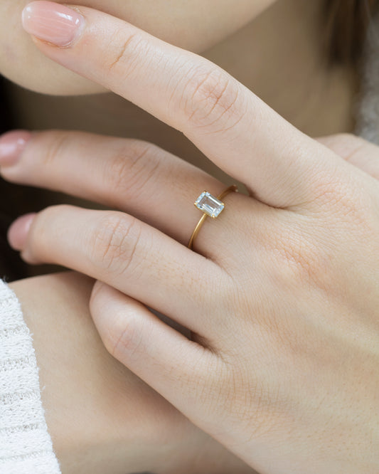 Ula Aquamarine-Rings,Patrea Jewelry,birthstone jewelry Hong Kong, Aquamarine jewelry hk, Bespoke gemstone jewelry HK, Luxury aquamarine 18k gold, 海藍寶首飾 推薦, 天然海藍寶石, 藍寶石 珠寶 香港, Jewelry HK Online