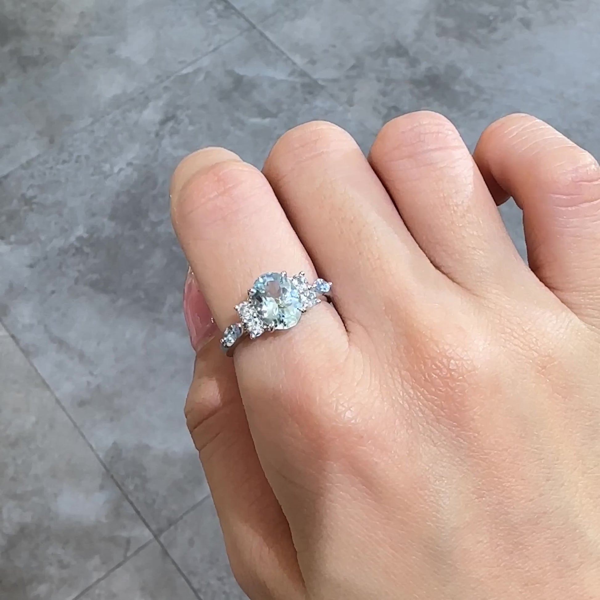 18k白金蛋形橢圓形海藍寶石戒指 18k White Gold Oval Shape Aquamarine Ring