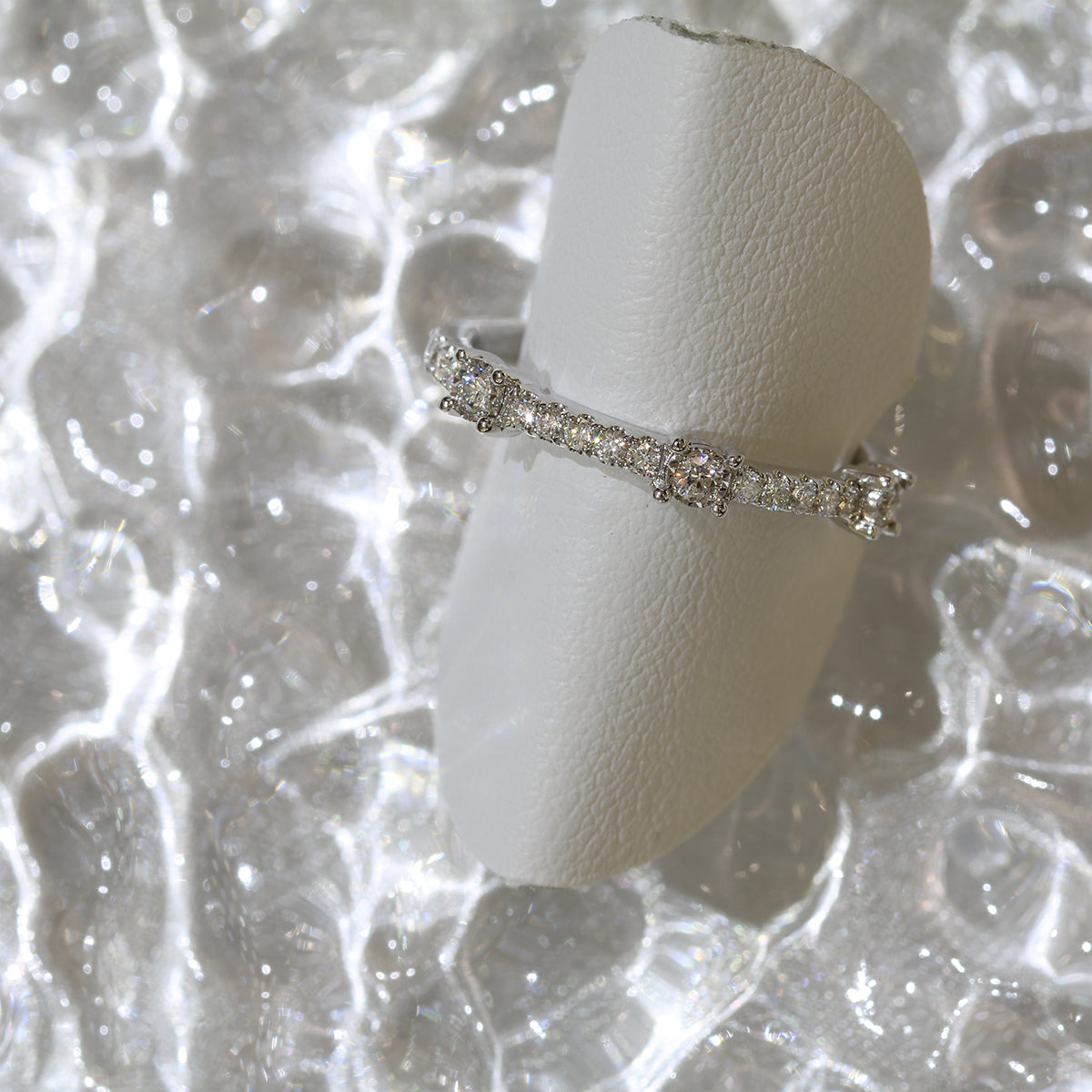 白金三石款鑽石排戒 White Gold Eternity Diamond Ring