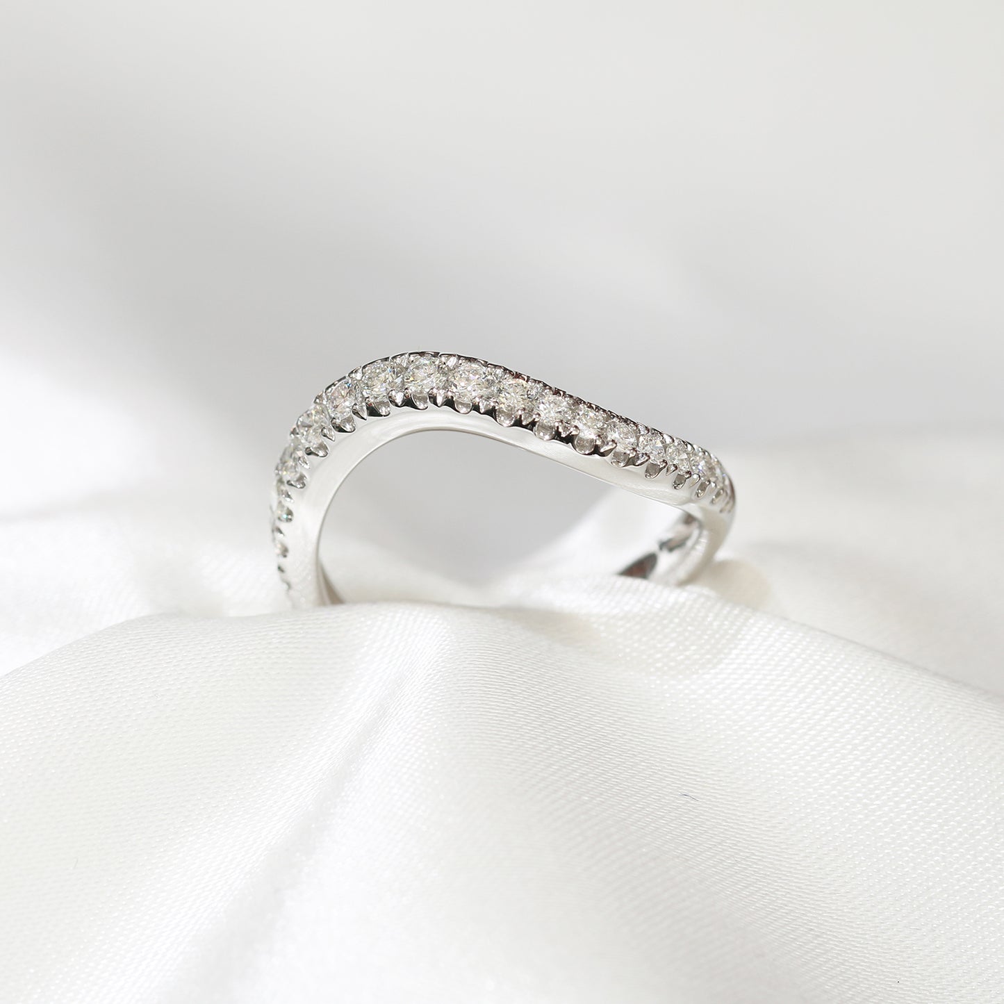 18k白金鑽石排戒 18k White Gold Wavy Curve Diamond Eternity Ring