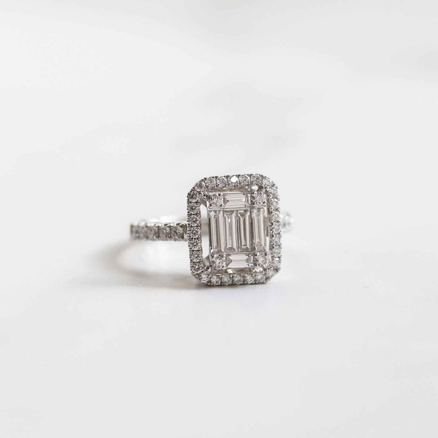 18K白金長方形切割鑽石介指 18k White Gold Baguette Step-cut Diamond Eternity Band