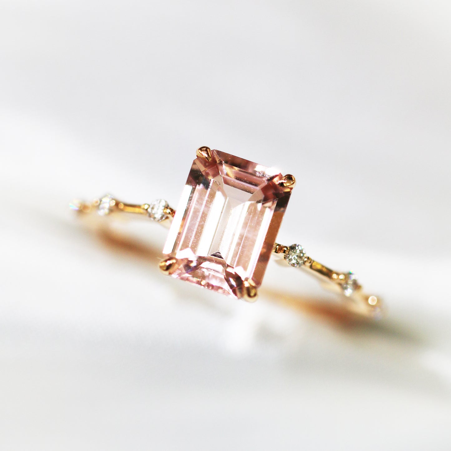 18k玫瑰粉紅摩根石鑽石戒指 18k Rose Gold Emerald-cut Morganite Diamond Ring