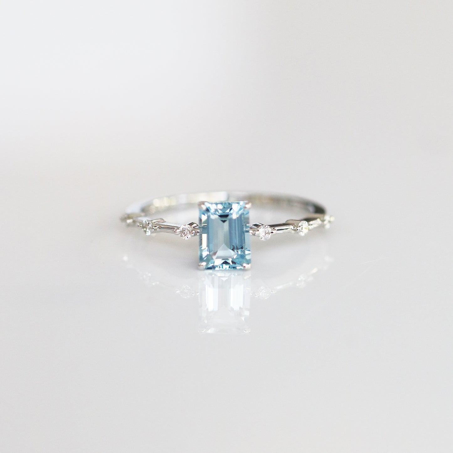 白金海藍寶鑽石戒指 White Gold Emerald-cut Aquamarine Diamond Ring