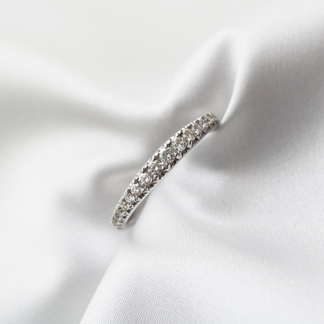18k白金漸層鑽石條戒 18k White Gold Graduated French Pavé Diamond Ring