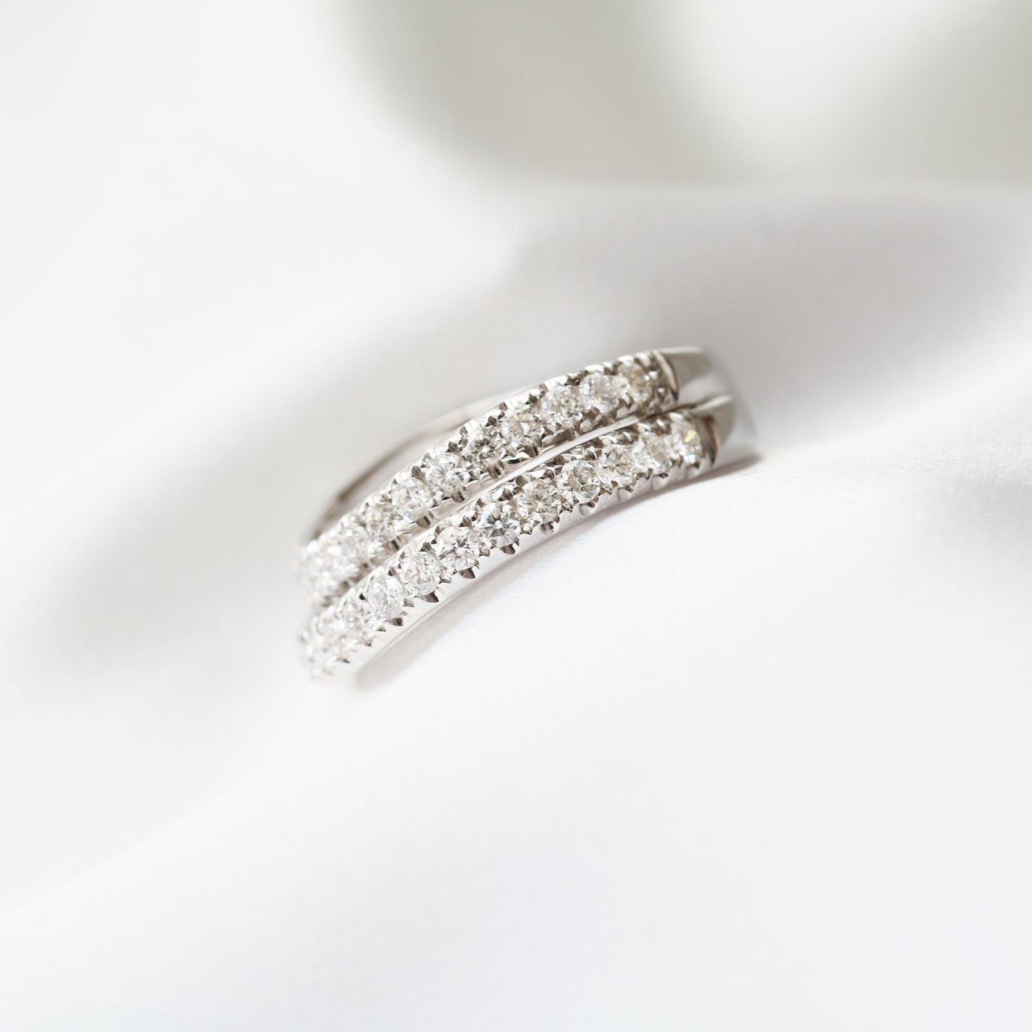 18K白金雙臂鑽石排戒 18k White Gold Double Row Diamond Ring in White Gold