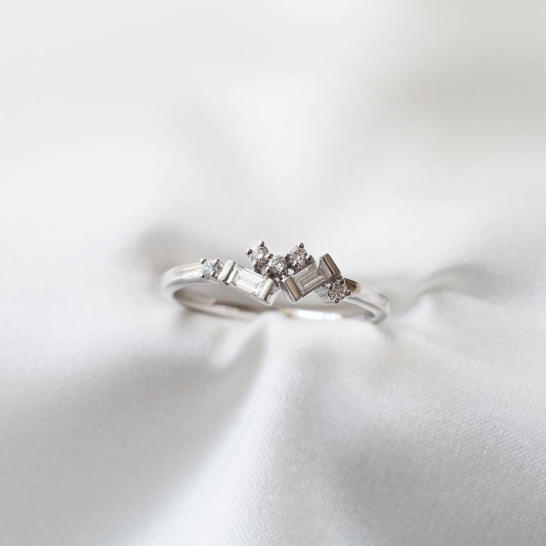 18k白金長方切割鑽石戒指 18k White Gold Scattered Baguette Diamond Ring