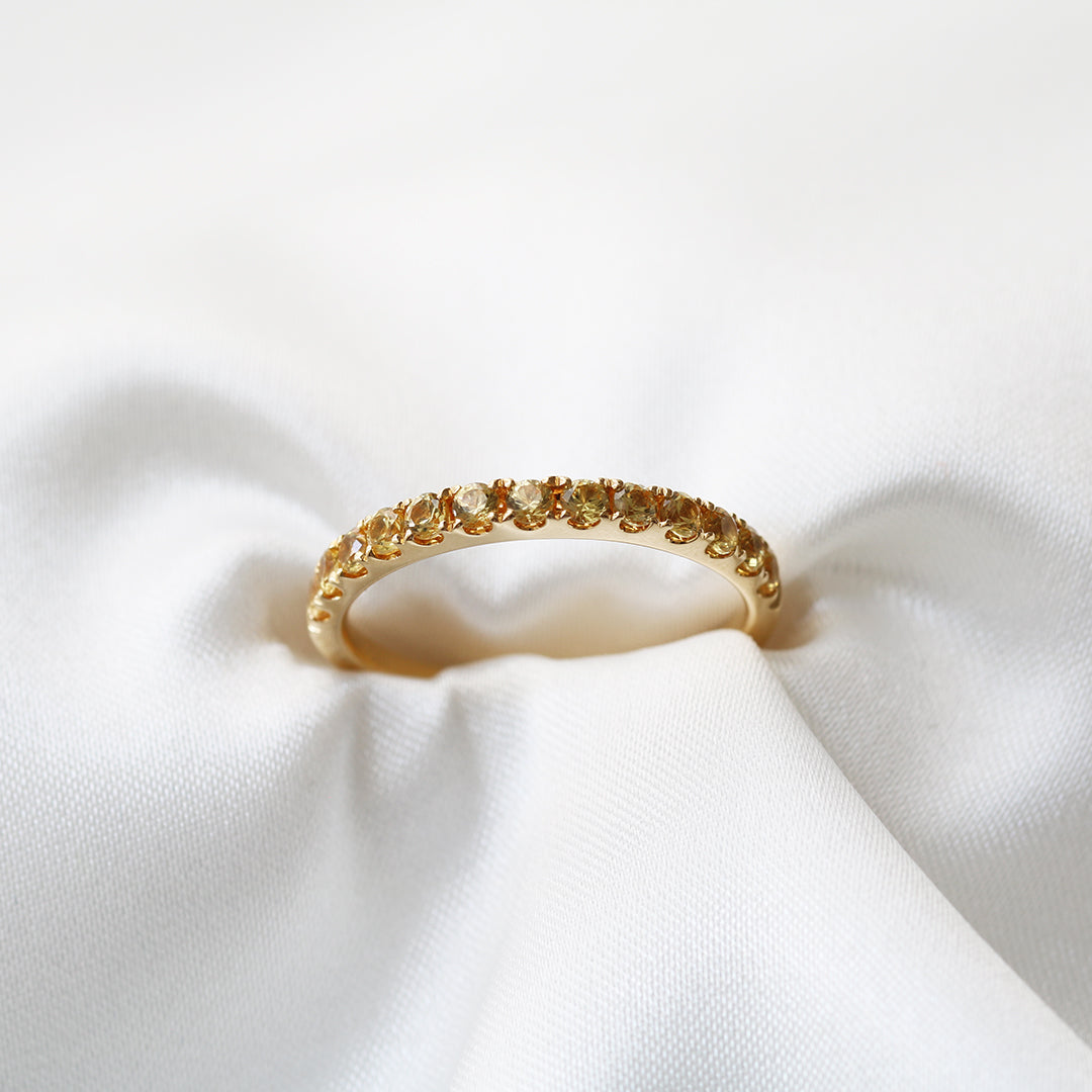 18k黃金黃色藍寶石線戒 18k Yellow Gold Yellow Sapphire Half Eternity Ring with Pavé Setting
