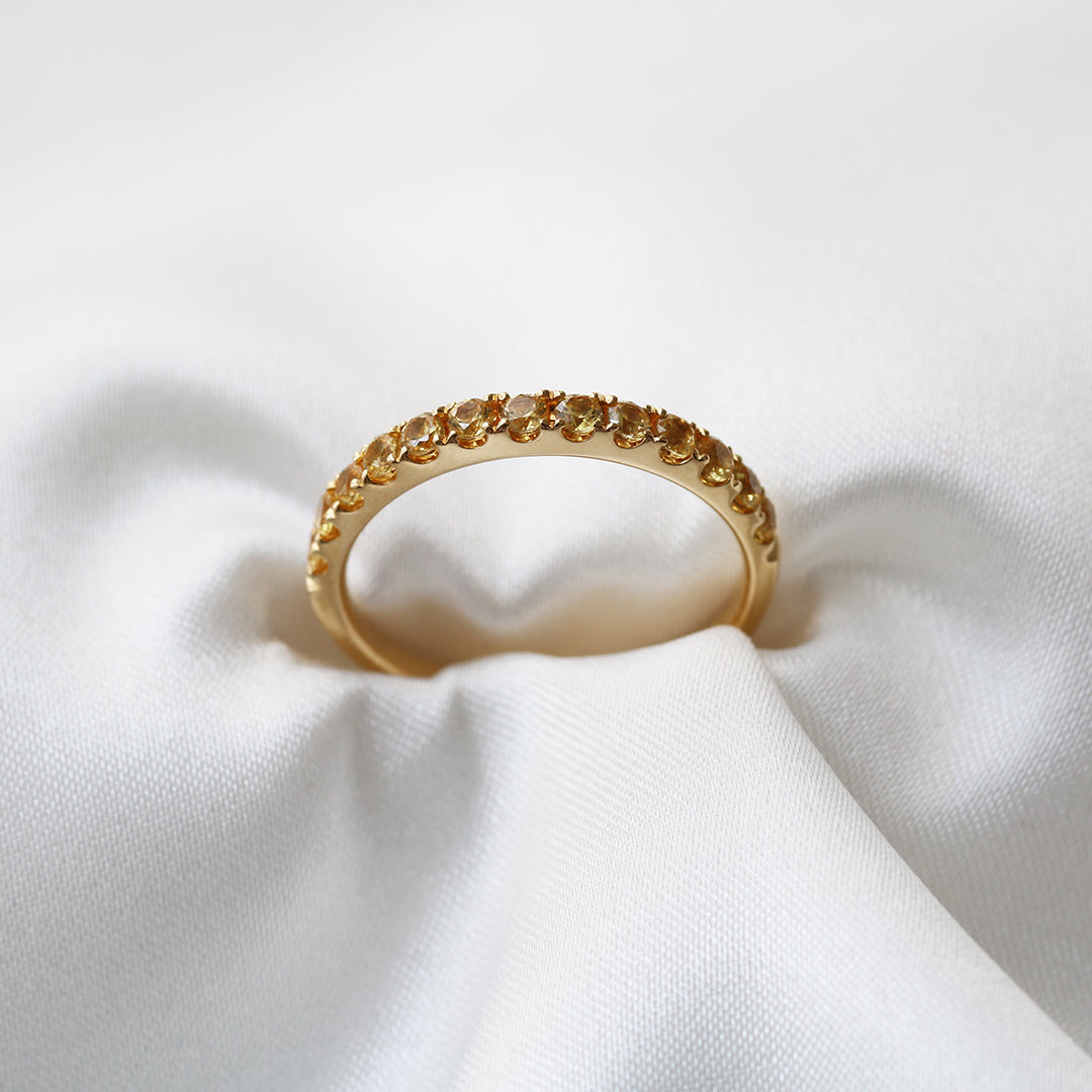 18k黃金黃色藍寶石線戒 18k Yellow Gold Yellow Sapphire Half Eternity Ring with Pavé Setting