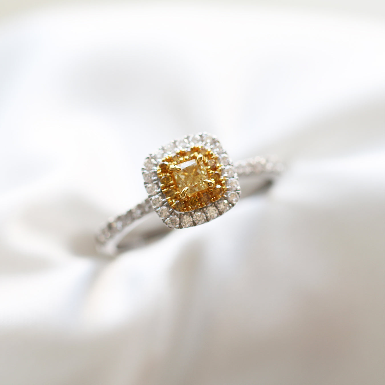 18k白金黃鑽戒指18k White Gold Yellow Diamond Ring