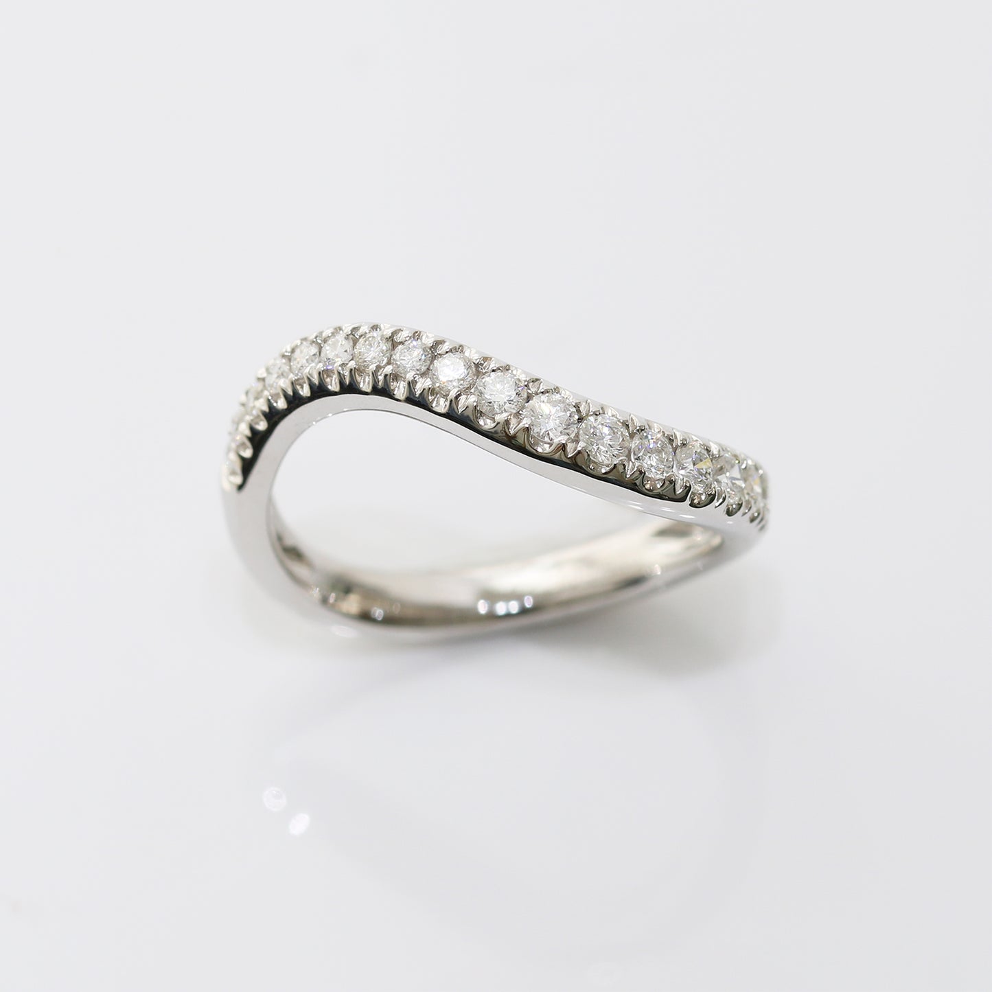 18k白金鑽石排戒 18k White Gold Wavy Curve Diamond Eternity Ring
