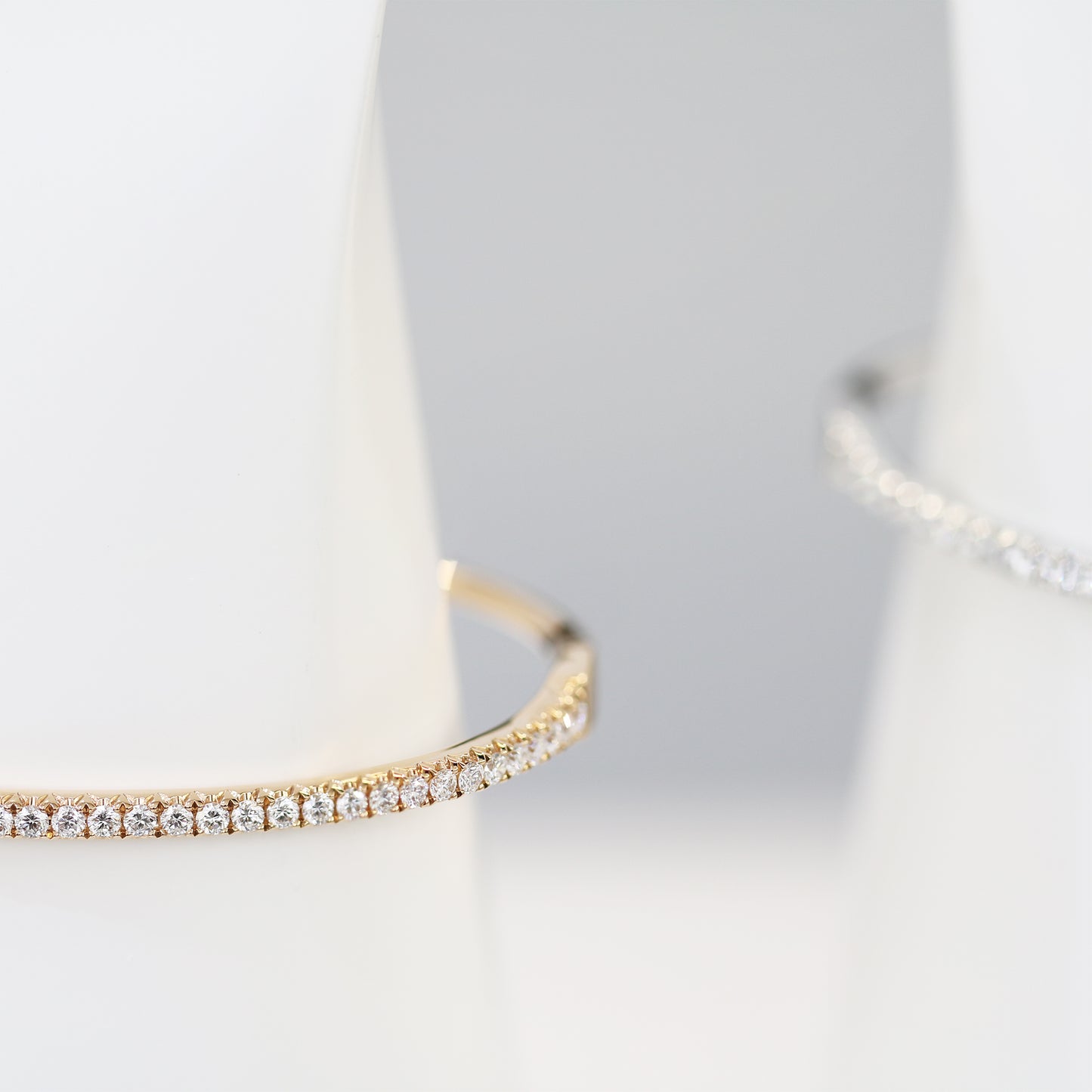 18k Rose/ White Gold Classic Diamond Bangle 18k玫瑰和白金鑽石手鈪