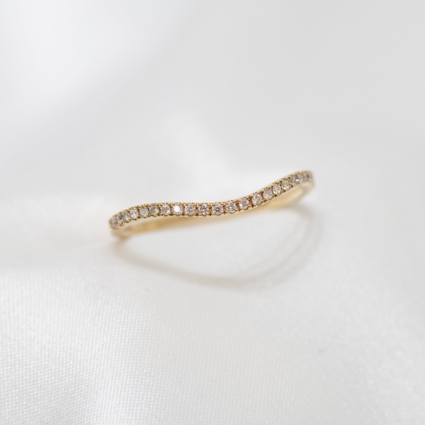 18k玫瑰金波浪造型鑽石戒指 18k Rose Gold Wavy Diamond Eternity Ring