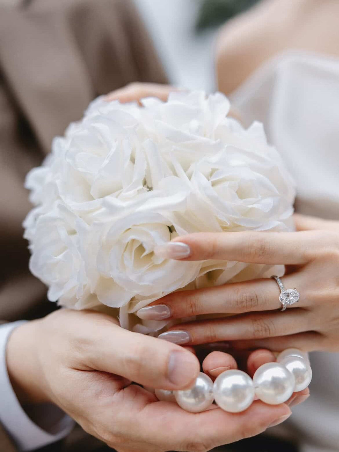 結婚週年紀念日的珠寶禮物指南：除了鑽戒，還有哪些極具意義的紀念日珠寶選擇？