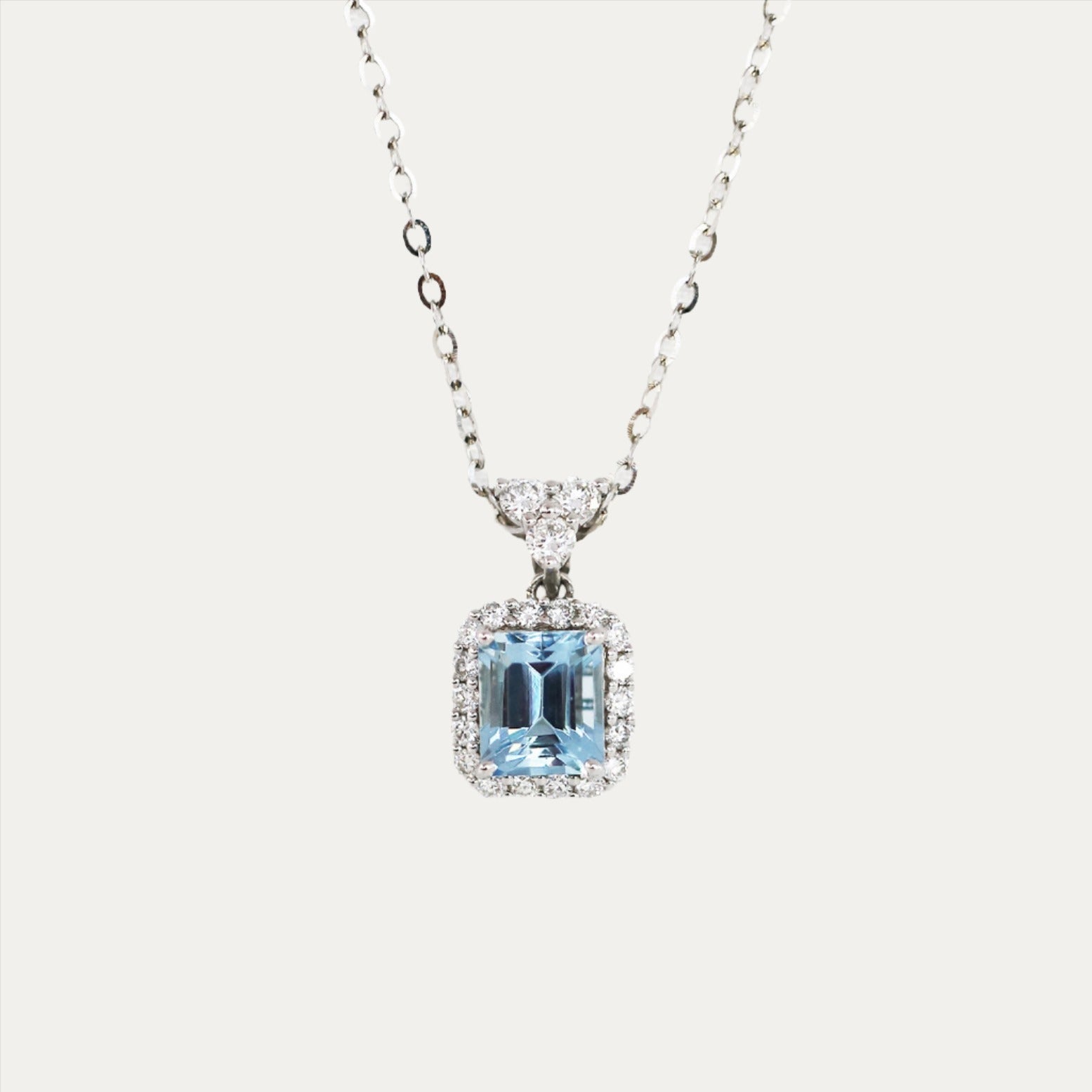 18k White Gold Aquamarine Diamond Necklace-Necklaces,Patrea Jewelry,birthstone jewelry Hong Kong, Aquamarine jewelry hk, Bespoke gemstone jewelry HK, Luxury aquamarine 18k gold, 海藍寶首飾 推薦, 天然海藍寶石, 藍寶石 珠寶 香港, Jewelry HK Online, 海藍 寶 價格