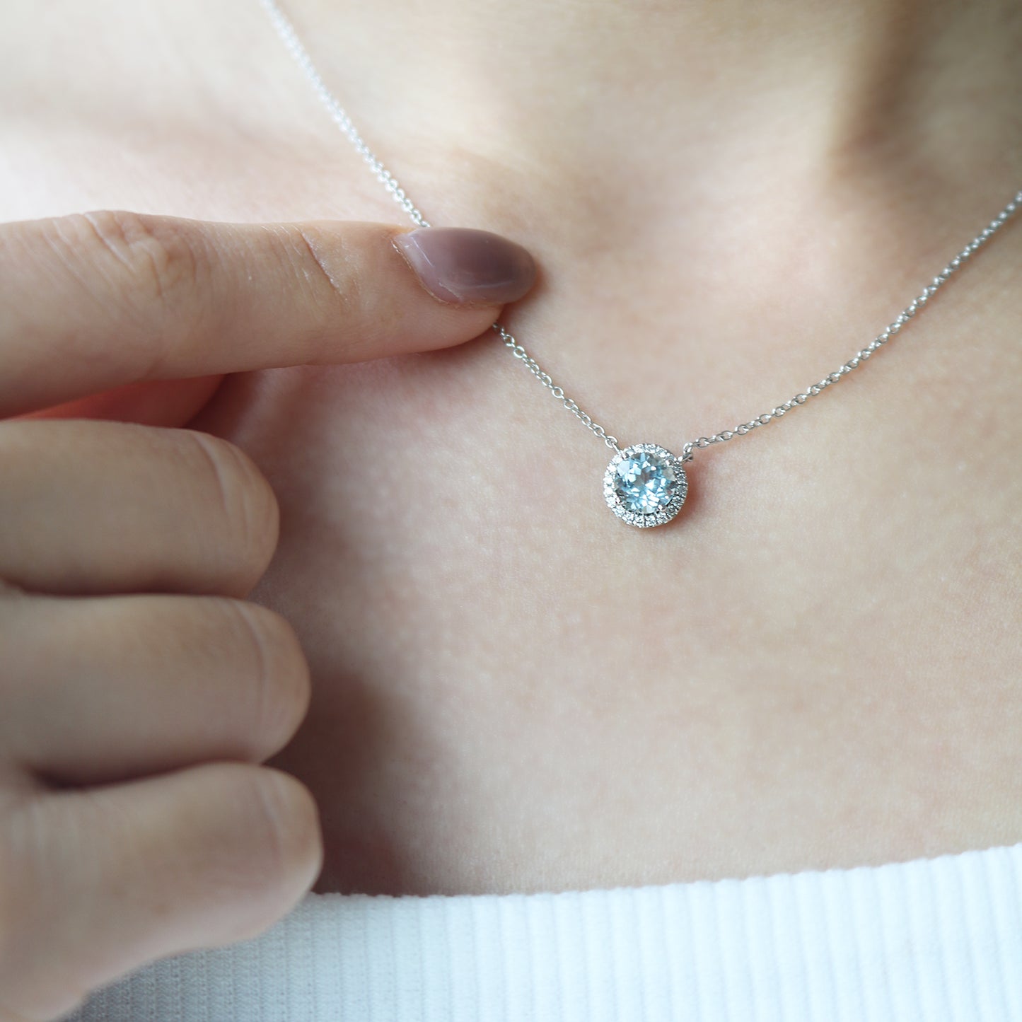 18k White Gold Aquamarine Halo Diamond Necklace-Necklaces,Patrea Jewelry,birthstone jewelry Hong Kong, Aquamarine jewelry hk, Bespoke gemstone jewelry HK, Luxury aquamarine 18k gold, 海藍寶首飾 推薦, 天然海藍寶石, 藍寶石 珠寶 香港, Jewelry HK Online, 海藍 寶 價格