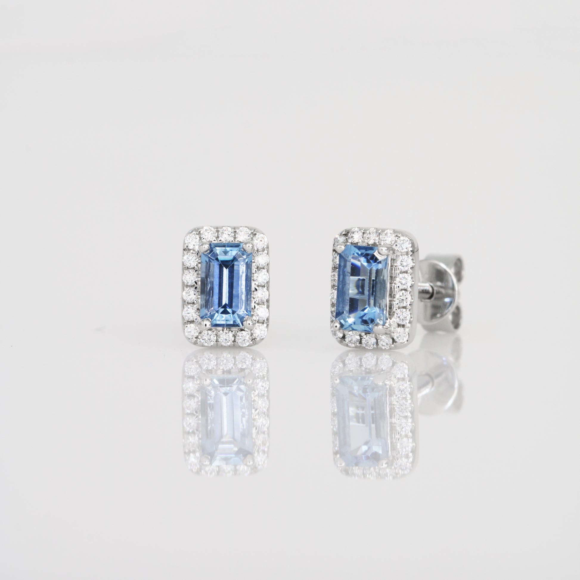 18k White Gold Emerald Cut Santa Maria Aquamarine Halo Diamond Earrings, Pair-Earrings,Patrea Jewelry,birthstone jewelry Hong Kong, Aquamarine jewelry hk, Bespoke gemstone jewelry HK, Luxury aquamarine 18k gold, 海藍寶首飾 推薦, 天然海藍寶石, 藍寶石 珠寶 香港, Jewelry HK Online, 海藍 寶 價格