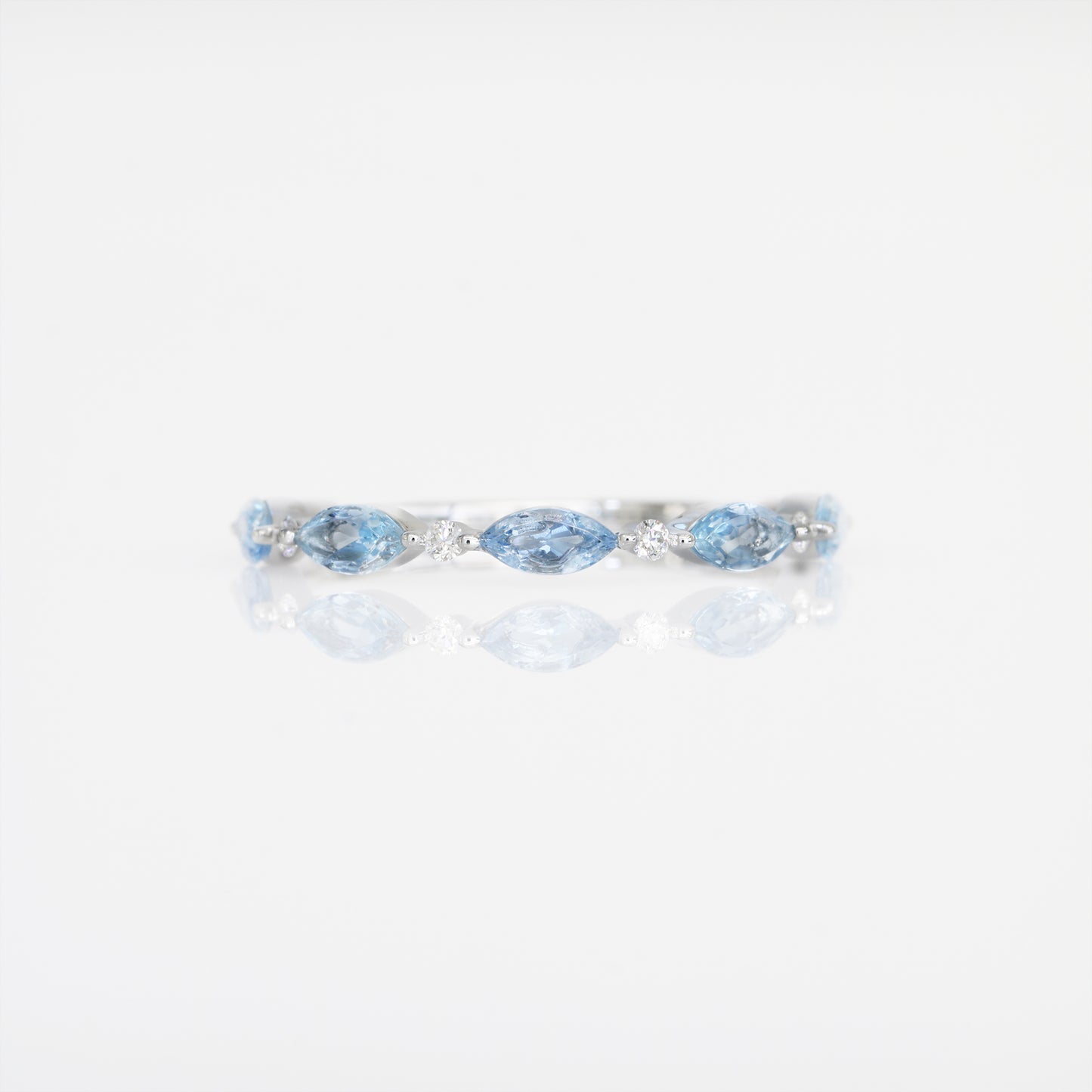 Gemma-Rings,Patrea Jewelry,birthstone jewelry Hong Kong, Aquamarine jewelry hk, Bespoke gemstone jewelry HK, Luxury aquamarine 18k gold, 海藍寶首飾 推薦, 天然海藍寶石, 藍寶石 珠寶 香港, Jewelry HK Online, 海藍 寶 價格