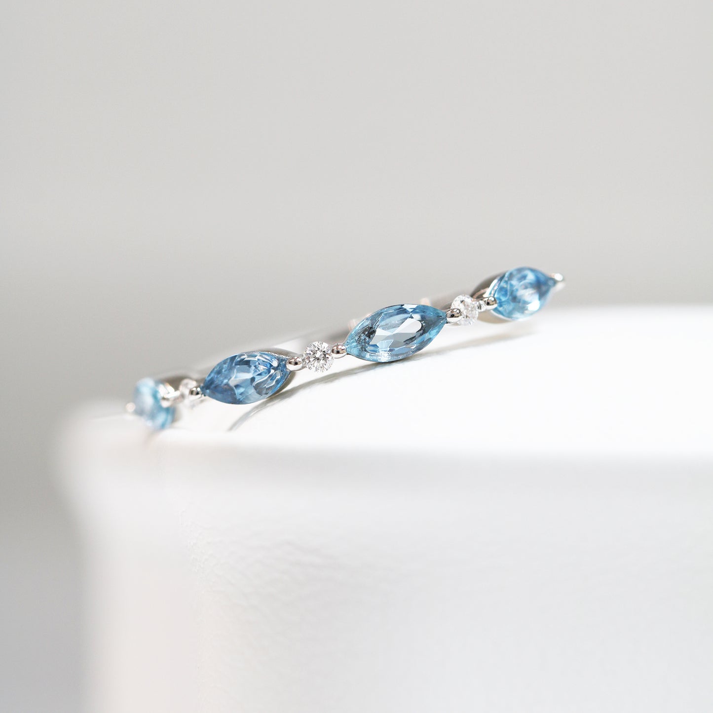 Gemma-Rings,Patrea Jewelry,birthstone jewelry Hong Kong, Aquamarine jewelry hk, Bespoke gemstone jewelry HK, Luxury aquamarine 18k gold, 海藍寶首飾 推薦, 天然海藍寶石, 藍寶石 珠寶 香港, Jewelry HK Online, 海藍 寶 價格