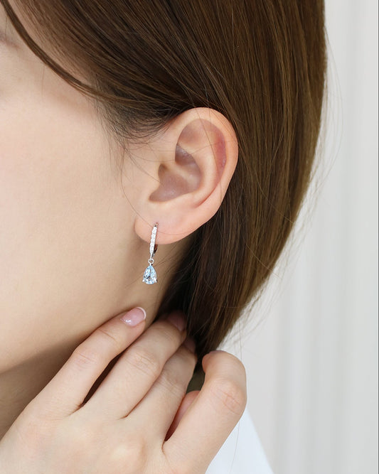 18k White Gold Pear-shaped Aquamarine Diamond Dangle Earrings, Pair-Patrea Jewelry,結婚珠寶 香港,尖沙咀 鑽石珠寶店,香港 GIA鑽石專門店,尖沙咀 訂造結婚戒指, Best jewelry store Tsim Sha Tsui, Tsim Sha Tsui diamond jewelry shop, jewelry showroom hk,輕婚紗首飾, 婚禮耳環,新娘首飾,婚戒推薦, bridal jewelry hk, 18k white gold diamond jewelry,一 卡 鑽石 幾多 錢,買 求婚 戒指,一 卡 鑽石 多少 錢,求婚 戒指 預算,一 卡 鑽石 戒指 價錢,gia 證書,香港 鑽石, natural diamond ring hk, 天然鑽石戒指 香港,求婚 戒指 香港, 鑽戒 訂造, 求婚 一 卡