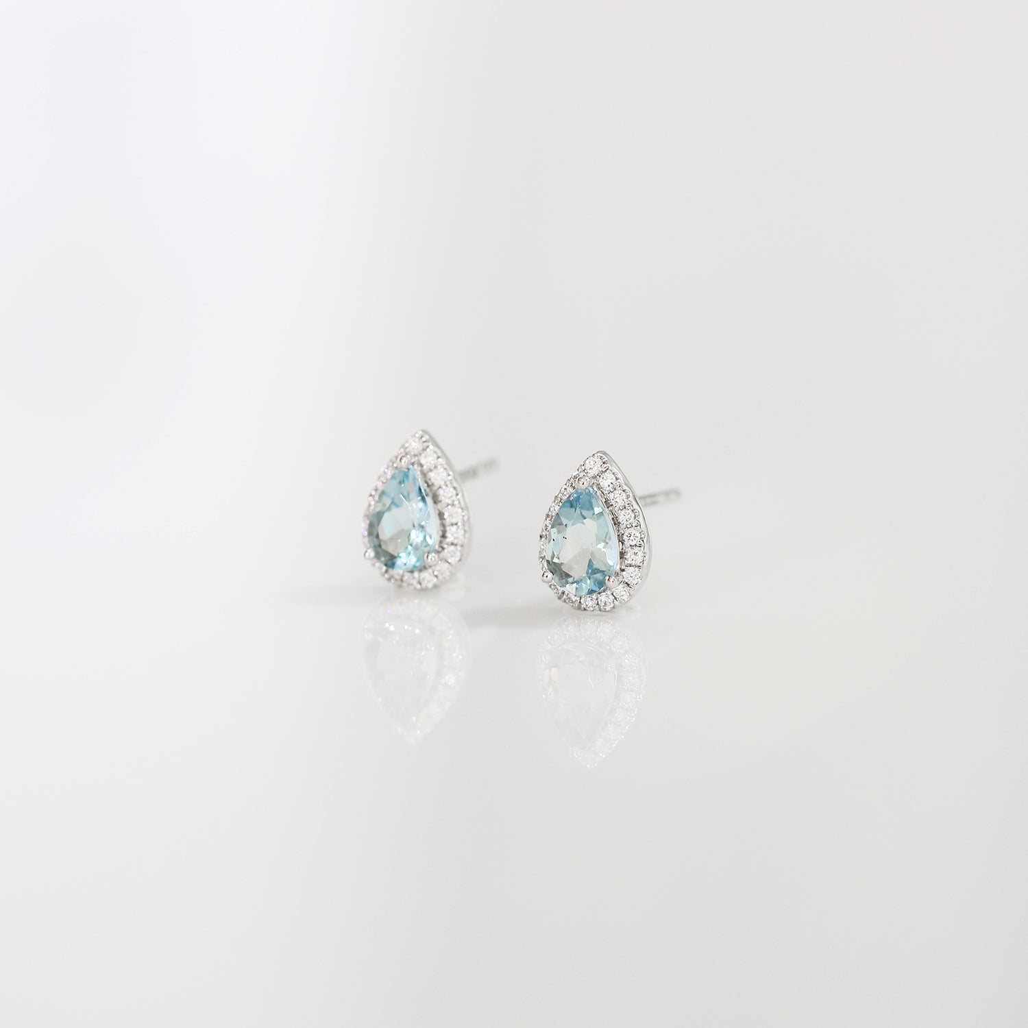18k White Gold Pear-shaped Aquamarine Halo Diamond Earrings, Pair-Patrea Jewelry,結婚珠寶 香港,尖沙咀 鑽石珠寶店,香港 GIA鑽石專門店,尖沙咀 訂造結婚戒指, Best jewelry store Tsim Sha Tsui, Tsim Sha Tsui diamond jewelry shop, jewelry showroom hk,輕婚紗首飾, 婚禮耳環,新娘首飾,婚戒推薦, bridal jewelry hk, 18k white gold diamond jewelry,一 卡 鑽石 幾多 錢,買 求婚 戒指,一 卡 鑽石 多少 錢,求婚 戒指 預算,一 卡 鑽石 戒指 價錢,gia 證書,香港 鑽石, natural diamond ring hk, 天然鑽石戒指 香港,求婚 戒指 香港, 鑽戒 訂造, 求婚 一 卡
