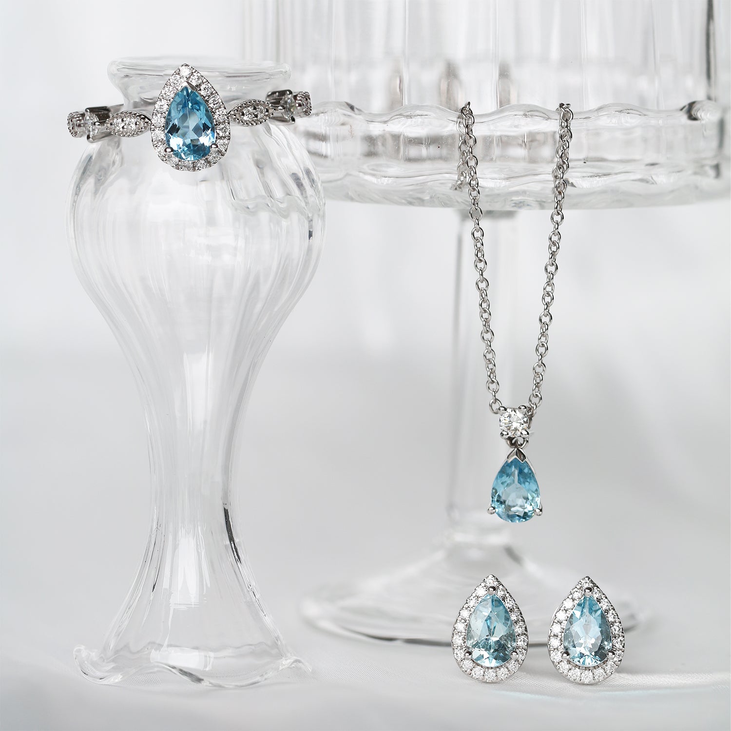 18k White Gold Pear-shaped Santa Maria Aquamarine Diamond Necklace-Necklaces,Patrea Jewelry,birthstone jewelry Hong Kong, Aquamarine jewelry hk, Bespoke gemstone jewelry HK, Luxury aquamarine 18k gold, 海藍寶首飾 推薦, 天然海藍寶石, 藍寶石 珠寶 香港, Jewelry HK Online, 海藍 寶 價格