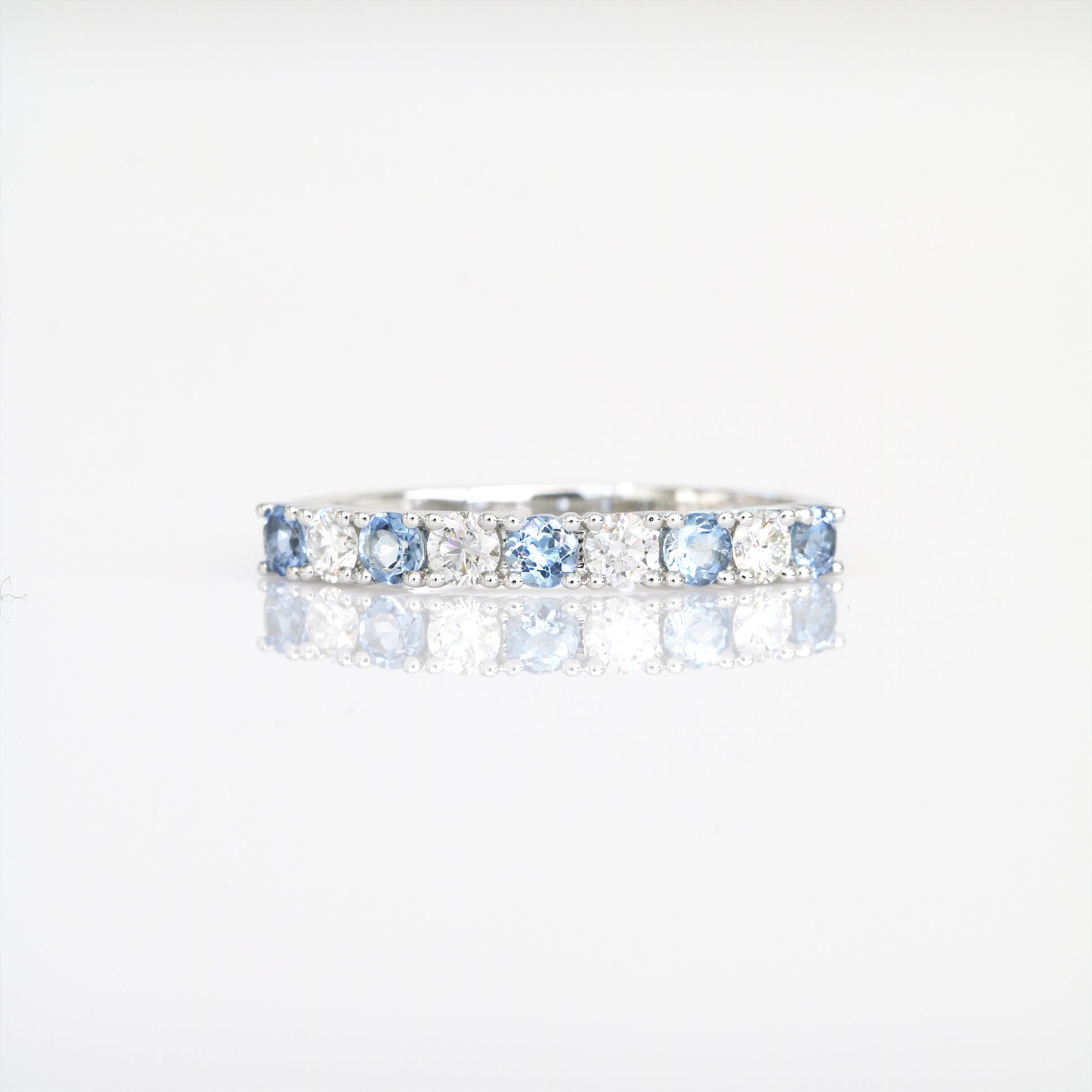 Alexandrine Santa Maria Aquamarine-Rings,Patrea Jewelry,birthstone jewelry Hong Kong, Aquamarine jewelry hk, Bespoke gemstone jewelry HK, Luxury aquamarine 18k gold, 海藍寶首飾 推薦, 天然海藍寶石, 藍寶石 珠寶 香港, Jewelry HK Online, 海藍 寶 價格
