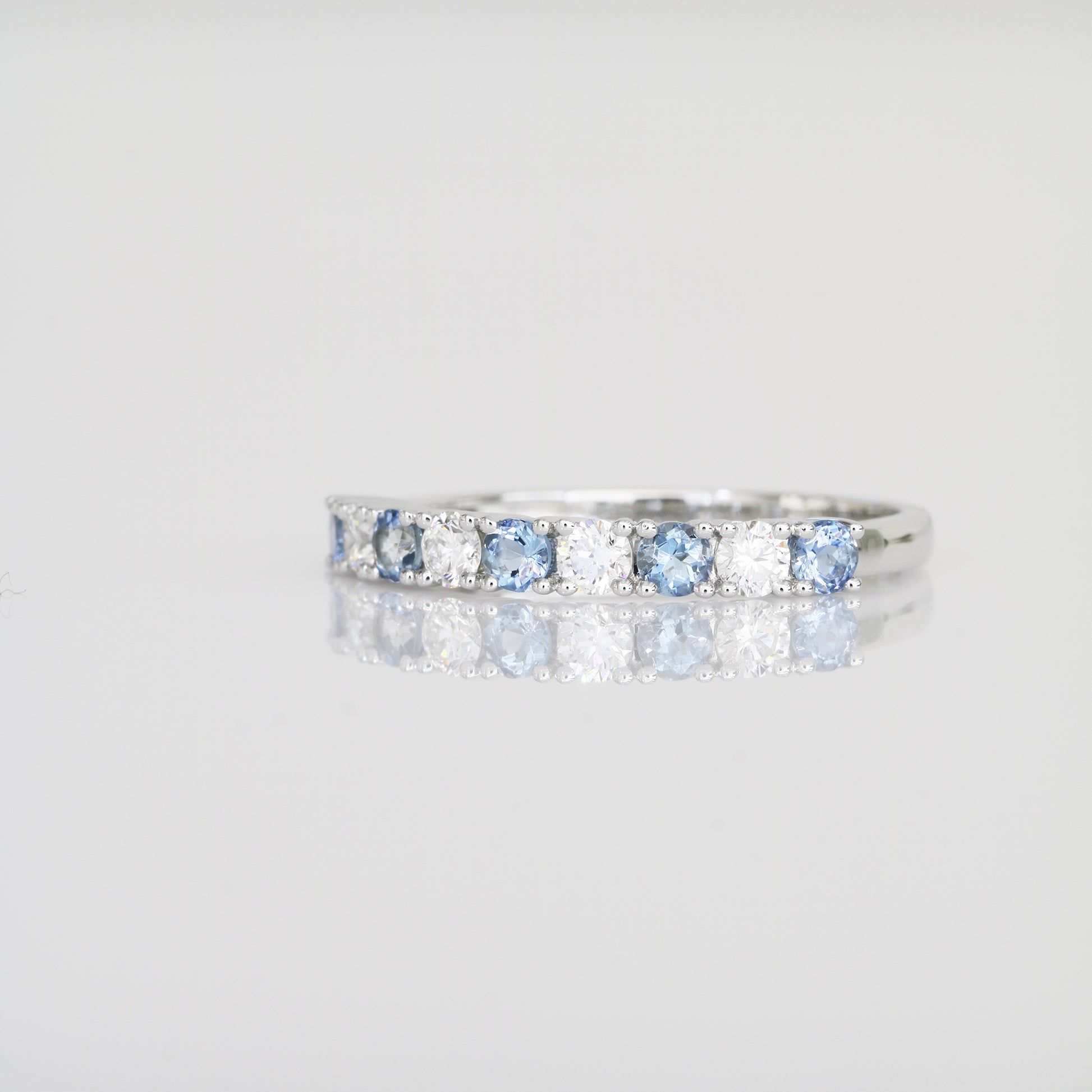 Alexandrine Santa Maria Aquamarine-Rings,Patrea Jewelry,birthstone jewelry Hong Kong, Aquamarine jewelry hk, Bespoke gemstone jewelry HK, Luxury aquamarine 18k gold, 海藍寶首飾 推薦, 天然海藍寶石, 藍寶石 珠寶 香港, Jewelry HK Online, 海藍 寶 價格
