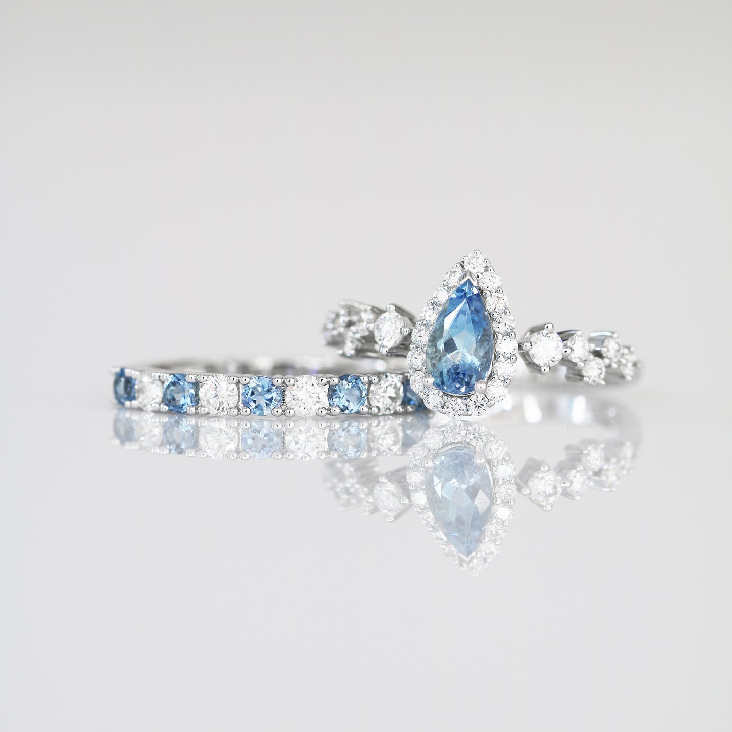 Alexandrine Santa Maria Aquamarine-Rings,Patrea Jewelry,birthstone jewelry Hong Kong, Aquamarine jewelry hk, Bespoke gemstone jewelry HK, Luxury aquamarine 18k gold, 海藍寶首飾 推薦, 天然海藍寶石, 藍寶石 珠寶 香港, Jewelry HK Online, 海藍 寶 價格
