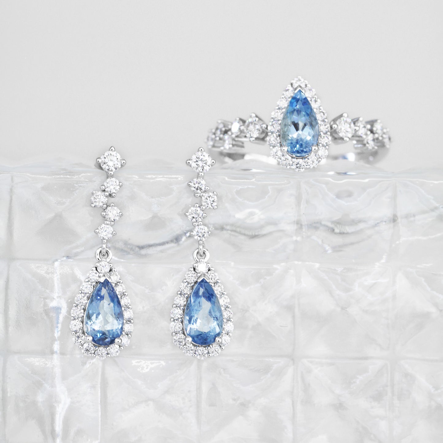 18k White Gold Santa Maria Aquamarine Diamond Dangle Earrings, Pair-Patrea Jewelry,結婚珠寶 香港,尖沙咀 鑽石珠寶店,香港 GIA鑽石專門店,尖沙咀 訂造結婚戒指, Best jewelry store Tsim Sha Tsui, Tsim Sha Tsui diamond jewelry shop, jewelry showroom hk,輕婚紗首飾, 婚禮耳環,新娘首飾,婚戒推薦, bridal jewelry hk, 18k white gold diamond jewelry,一 卡 鑽石 幾多 錢,買 求婚 戒指,一 卡 鑽石 多少 錢,求婚 戒指 預算,一 卡 鑽石 戒指 價錢,gia 證書,香港 鑽石, natural diamond ring hk, 天然鑽石戒指 香港,求婚 戒指 香港, 鑽戒 訂造, 求婚 一 卡