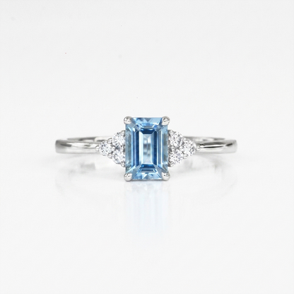 Sarah Santa Maria Aquamarine-Rings,Patrea Jewelry,birthstone jewelry Hong Kong, Aquamarine jewelry hk, Bespoke gemstone jewelry HK, Luxury aquamarine 18k gold, 海藍寶首飾 推薦, 天然海藍寶石, 藍寶石 珠寶 香港, Jewelry HK Online, 海藍 寶 價格
