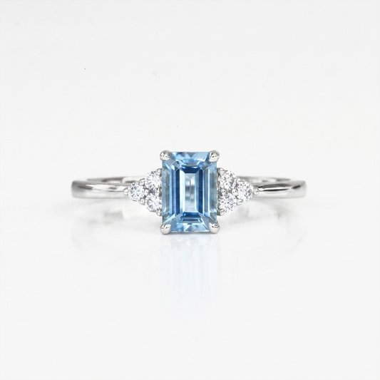 Sarah Santa Maria Aquamarine-Rings,Patrea Jewelry,birthstone jewelry Hong Kong, Aquamarine jewelry hk, Bespoke gemstone jewelry HK, Luxury aquamarine 18k gold, 海藍寶首飾 推薦, 天然海藍寶石, 藍寶石 珠寶 香港, Jewelry HK Online, 海藍 寶 價格