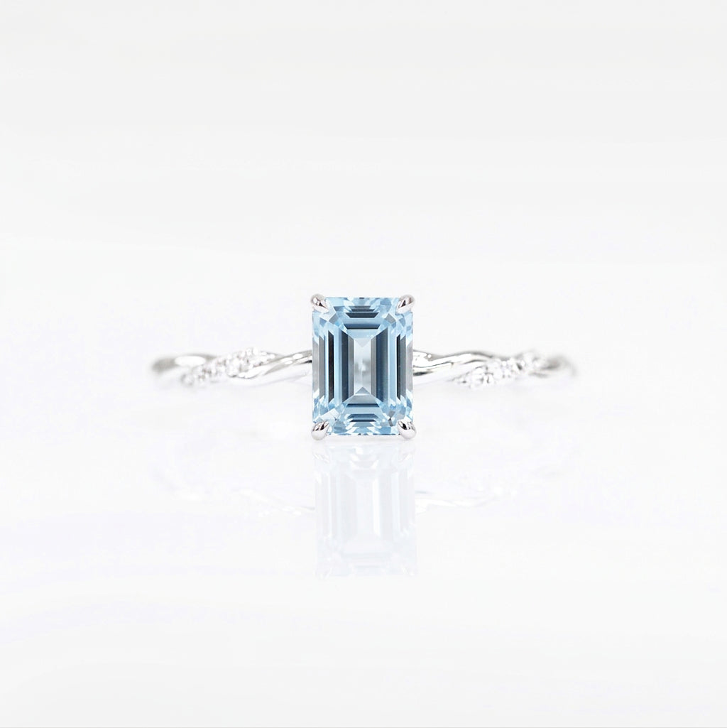 Joyce Santa Maria Aquamarine-Rings,Patrea Jewelry,birthstone jewelry Hong Kong, Aquamarine jewelry hk, Bespoke gemstone jewelry HK, Luxury aquamarine 18k gold, 海藍寶首飾 推薦, 天然海藍寶石, 藍寶石 珠寶 香港, Jewelry HK Online, 海藍 寶 價格